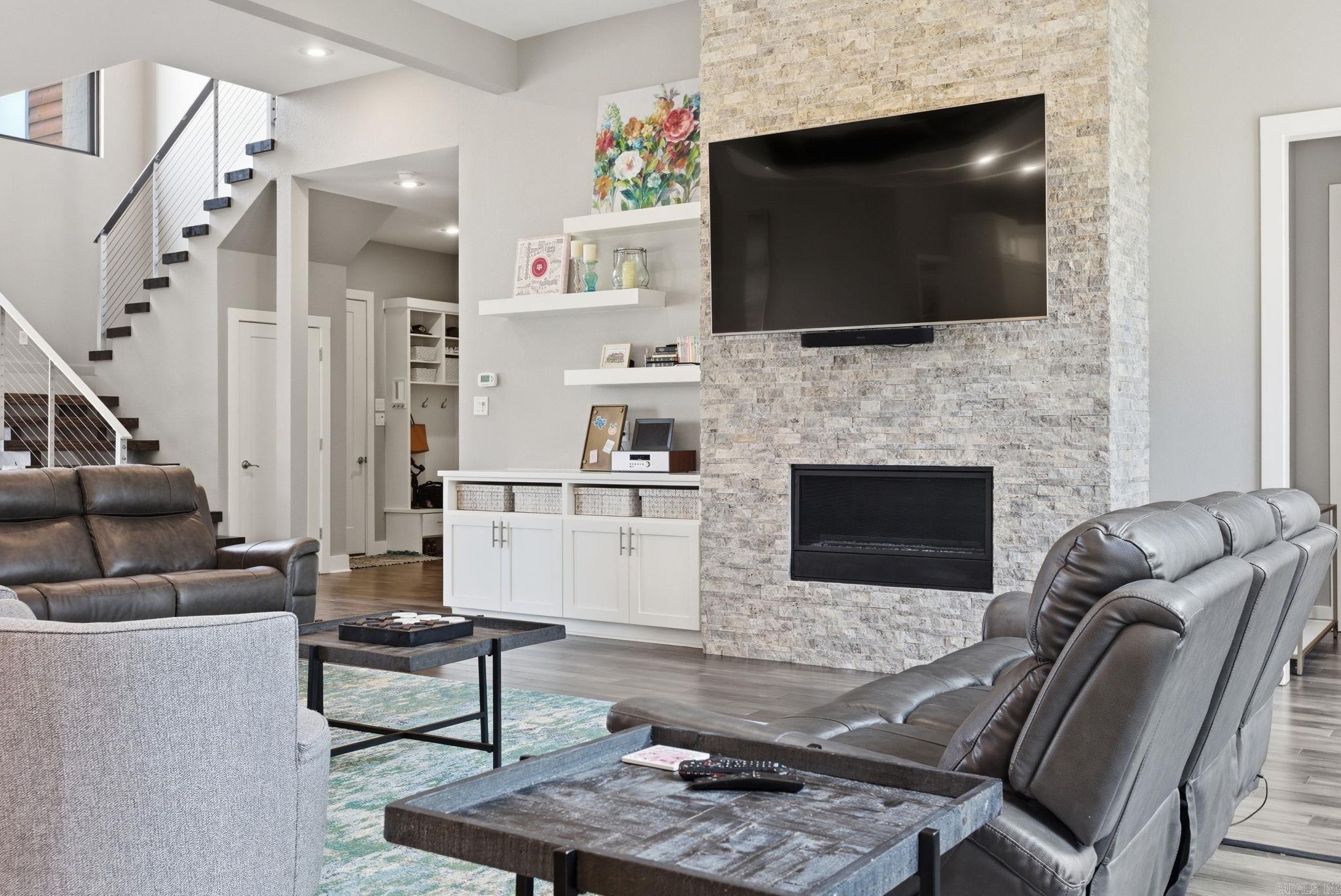 6736 HILO  Benton, AR