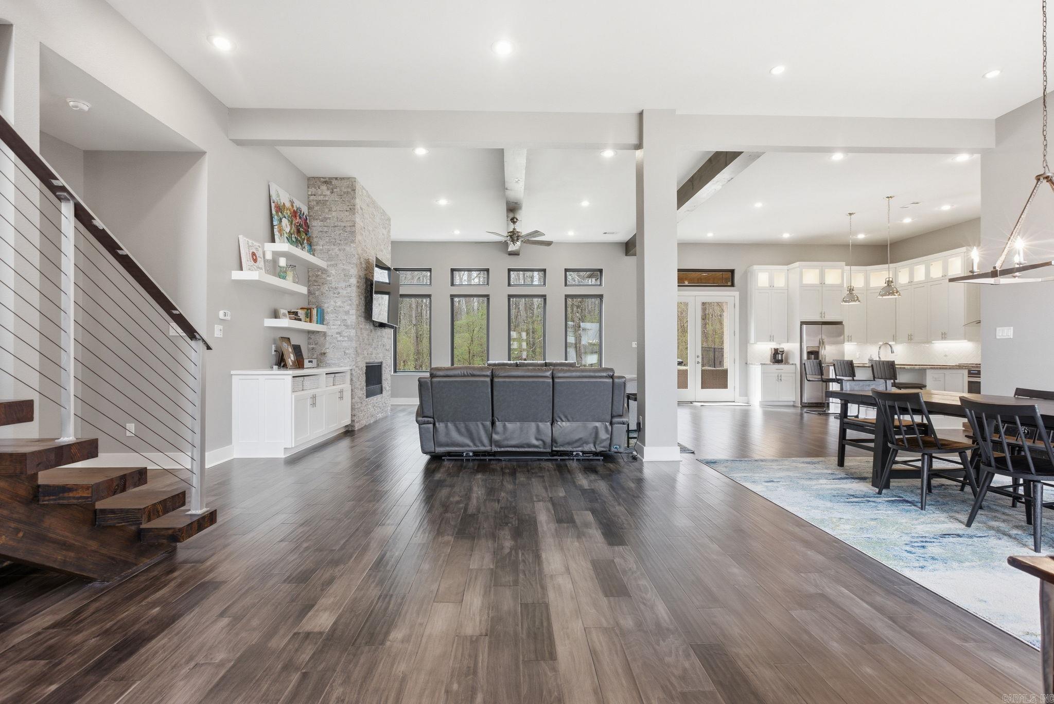 6736 HILO  Benton, AR