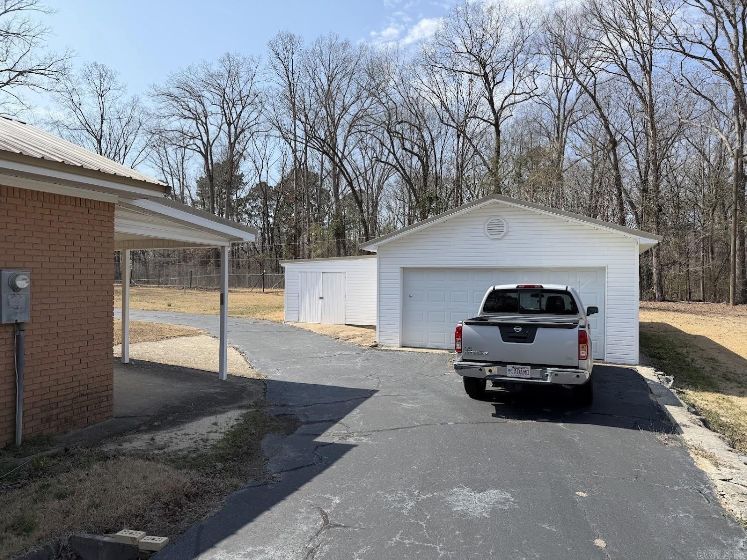 21911 N Springlake  Hensley, AR