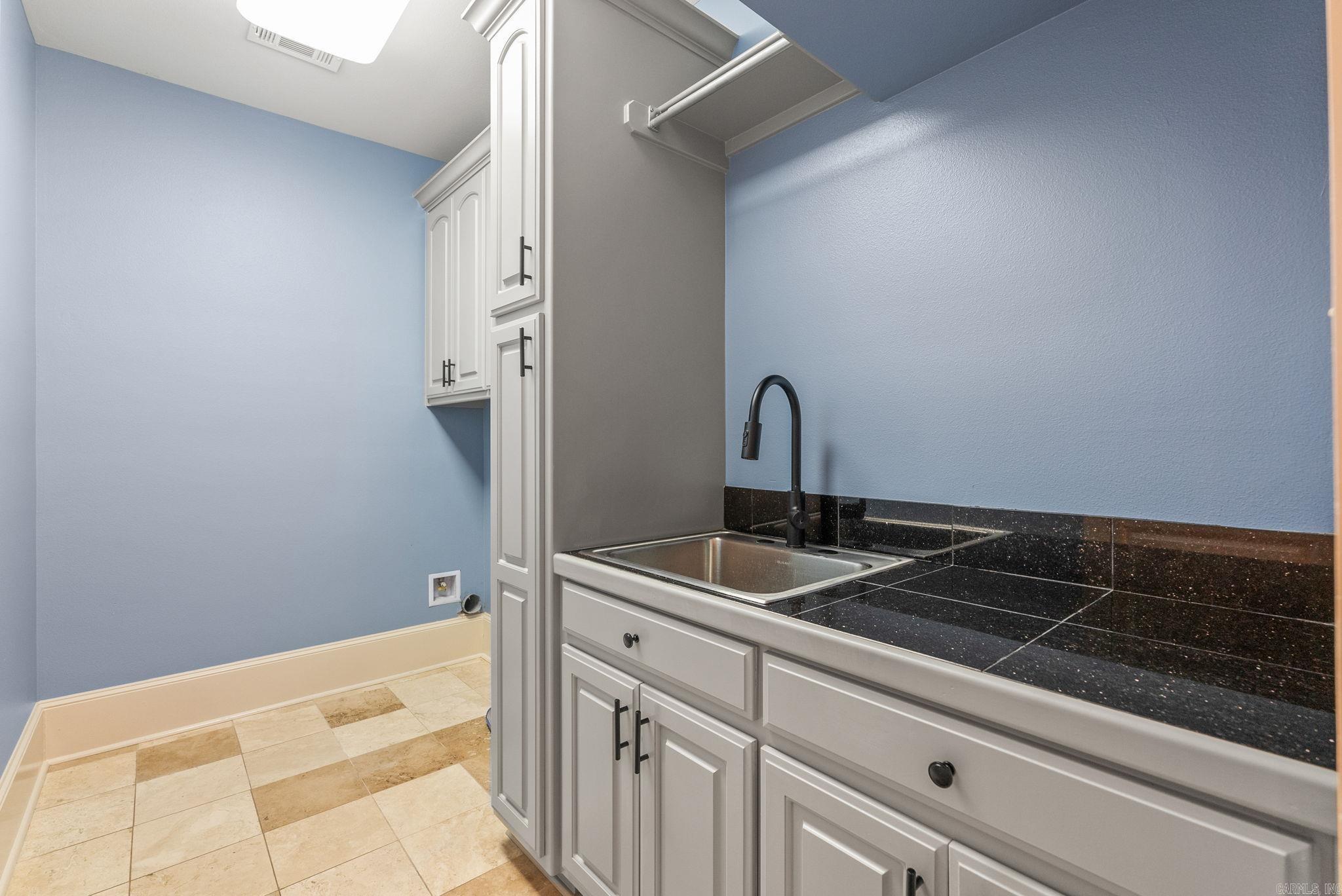 7422 Palm Beach Avenue Benton, AR 72019