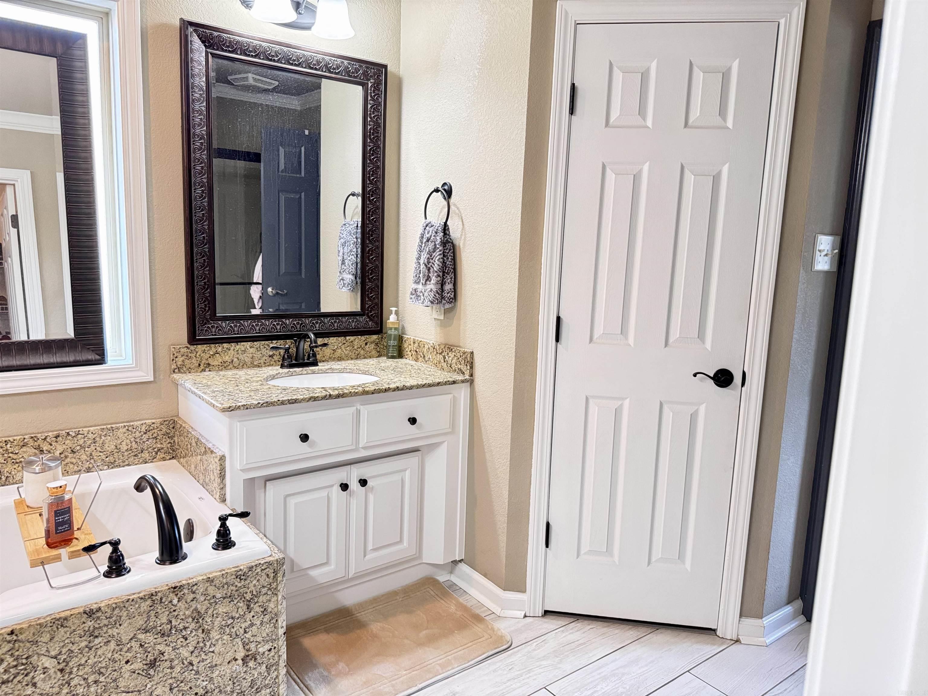 211 Creek View  Austin, AR