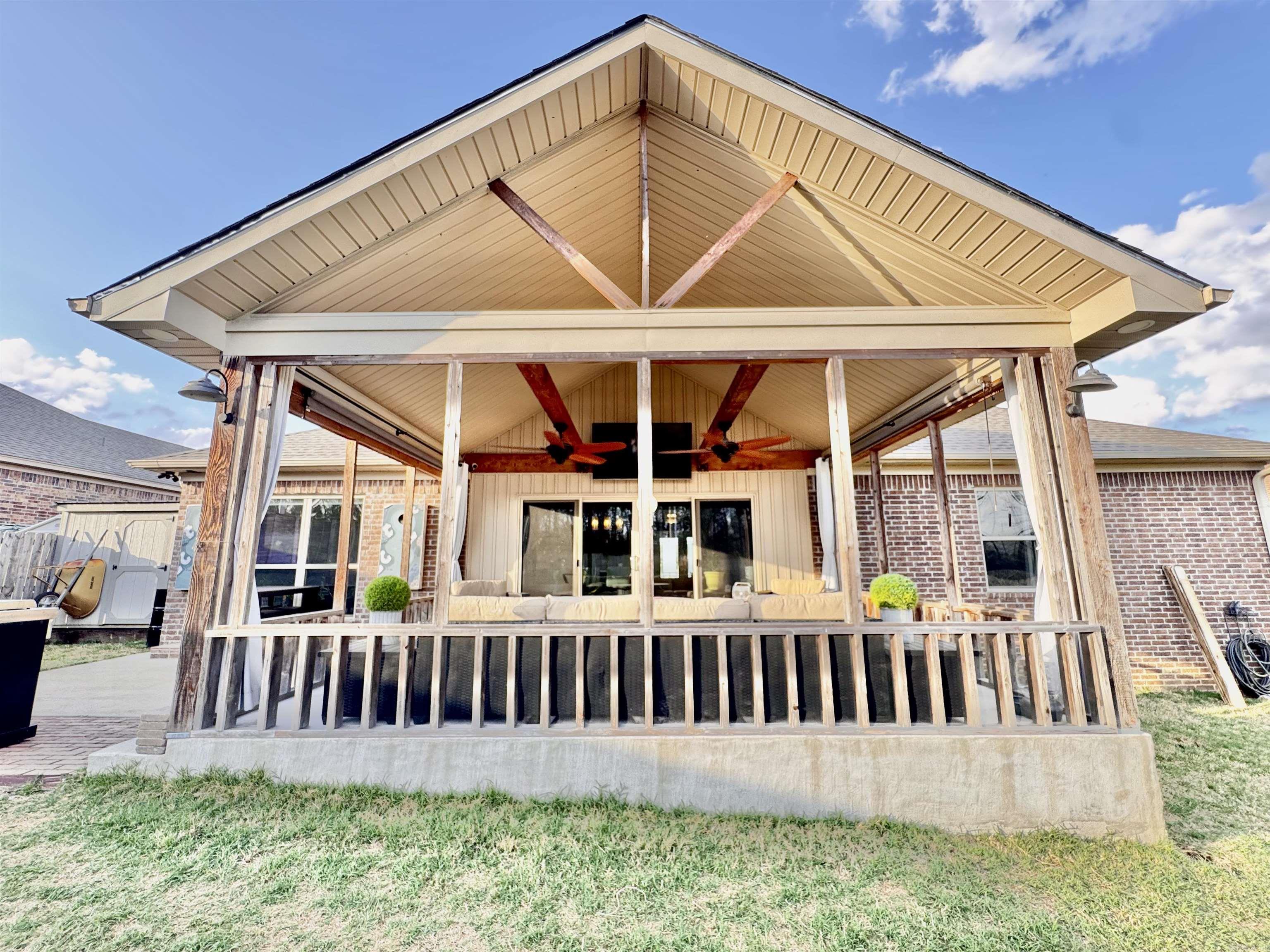211 Creek View  Austin, AR