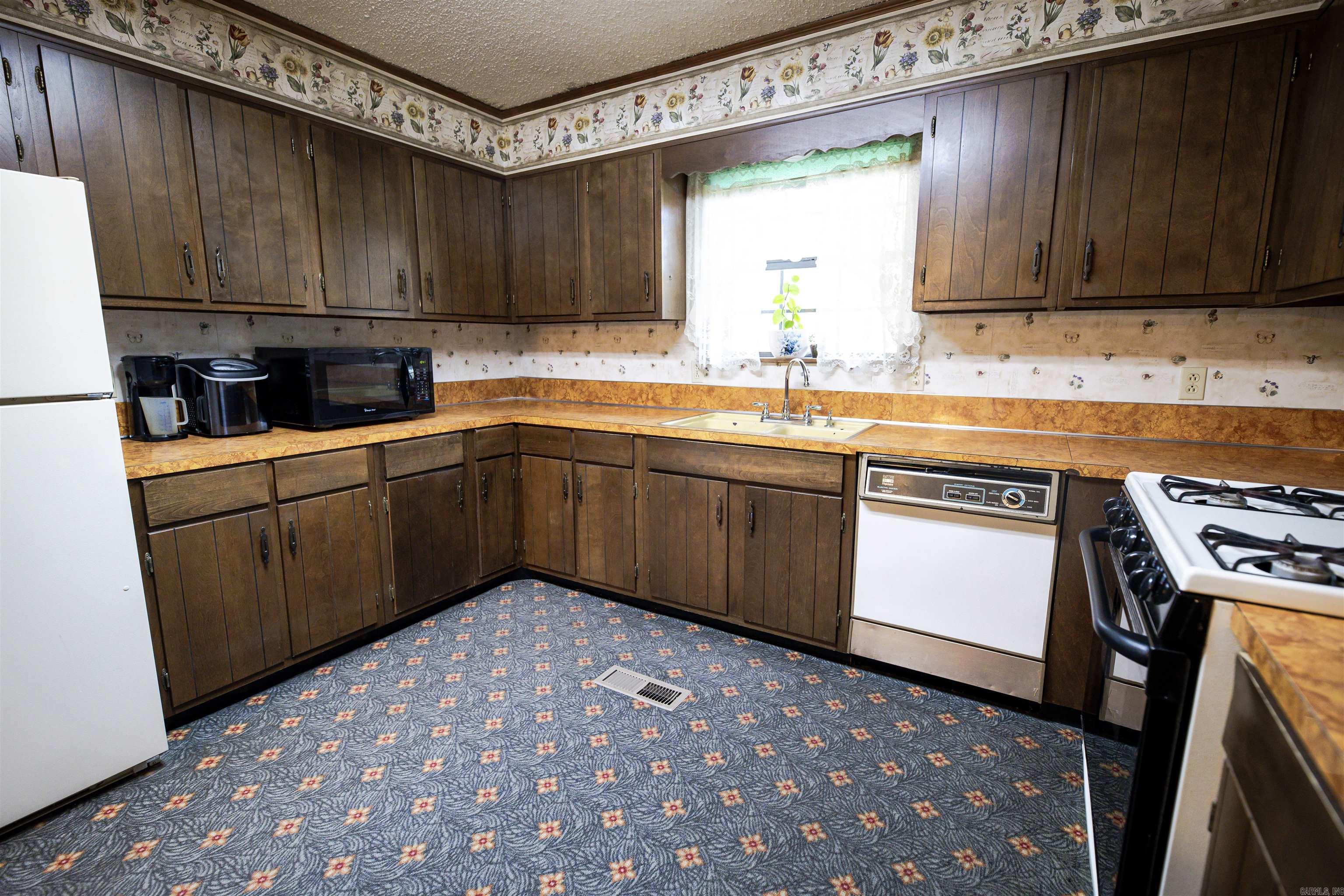 1327 Pine Cir  Smackover, AR