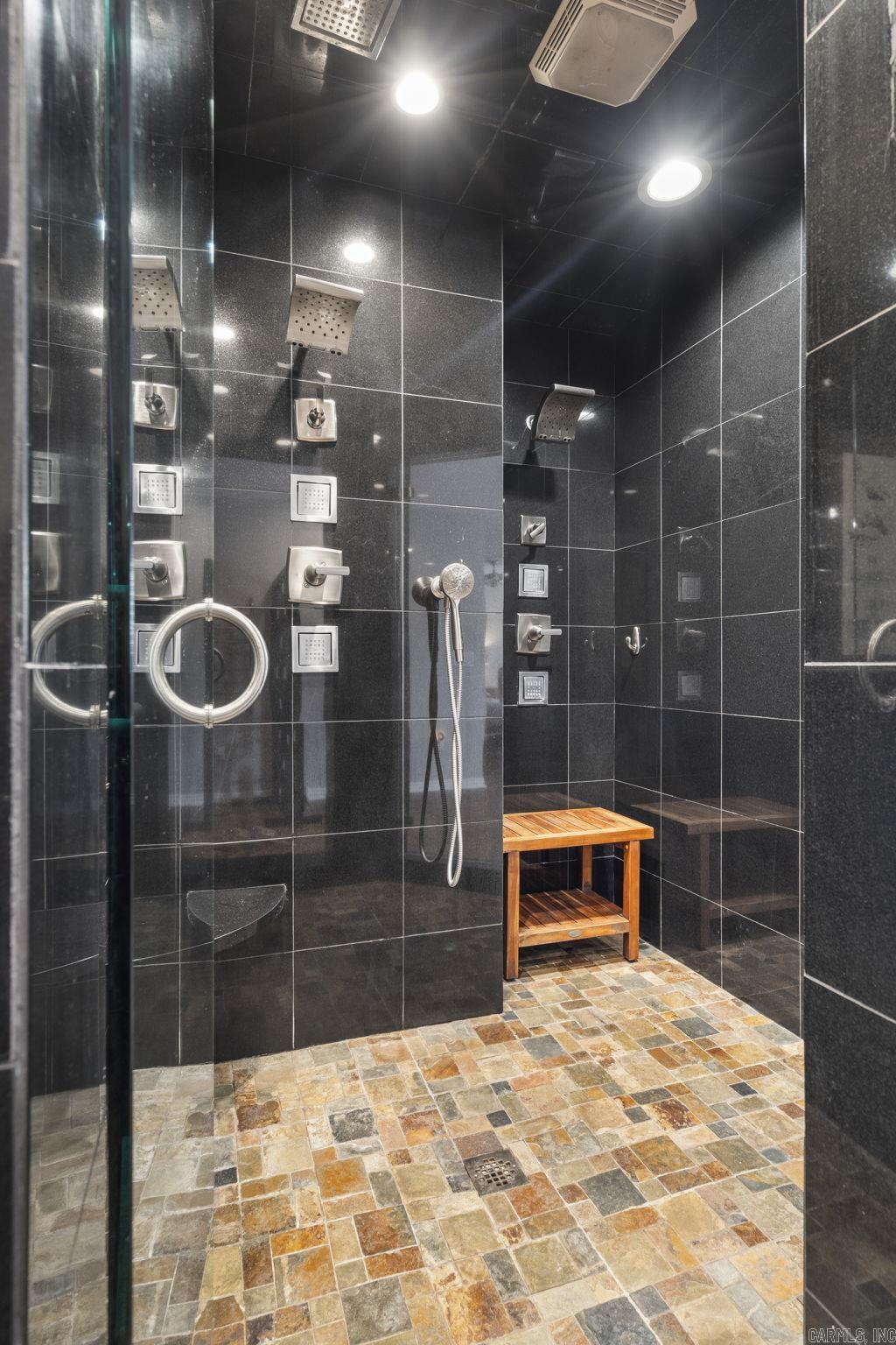 1140 E Lakefront Drive  Fayetteville, AR