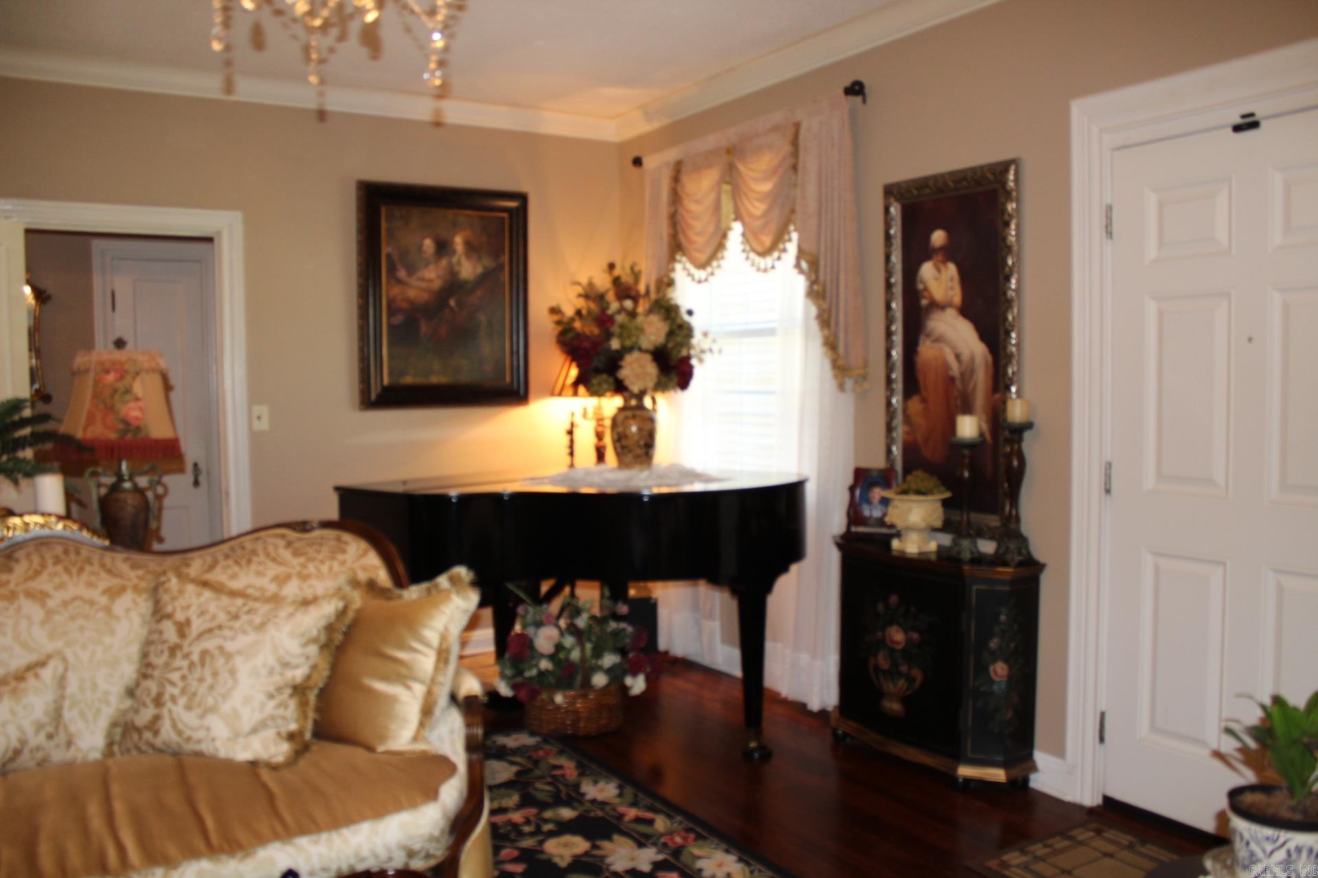 701 W Sunset  Nashville, AR