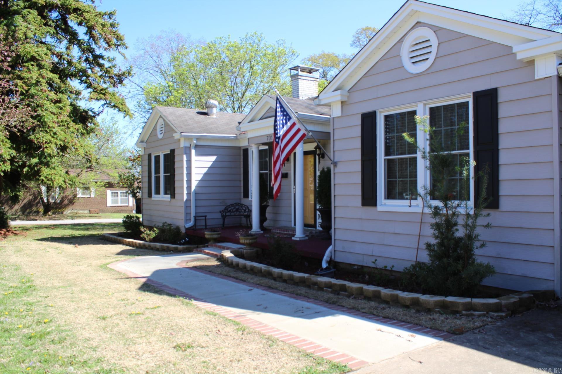 701 W Sunset  Nashville, AR