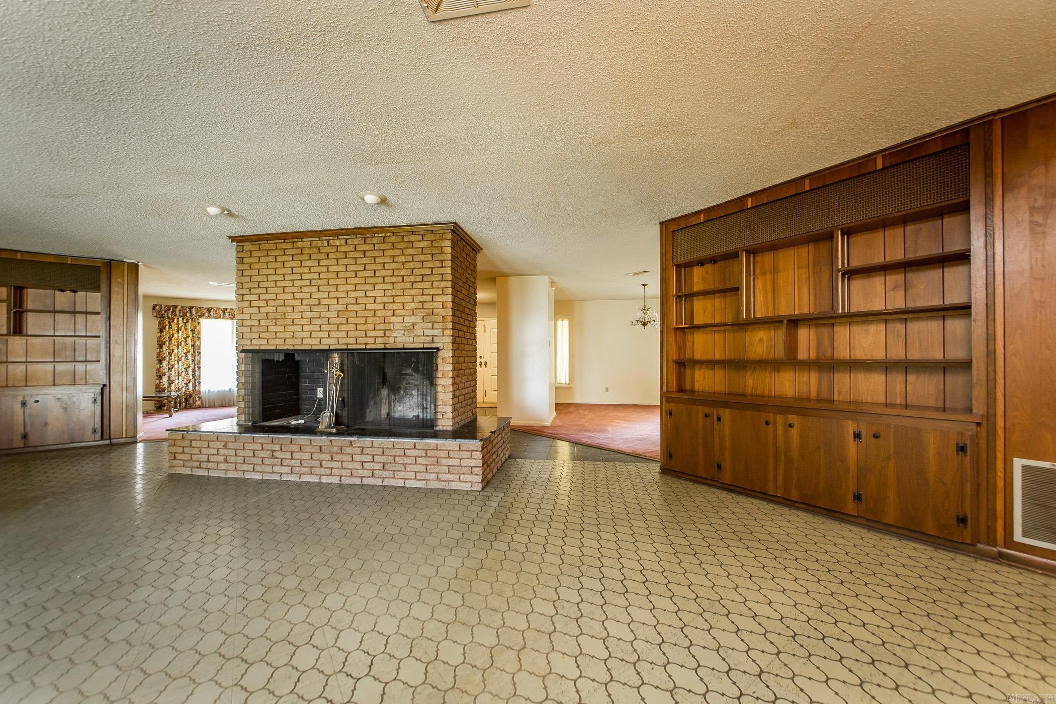 314 SE 5th  England, AR