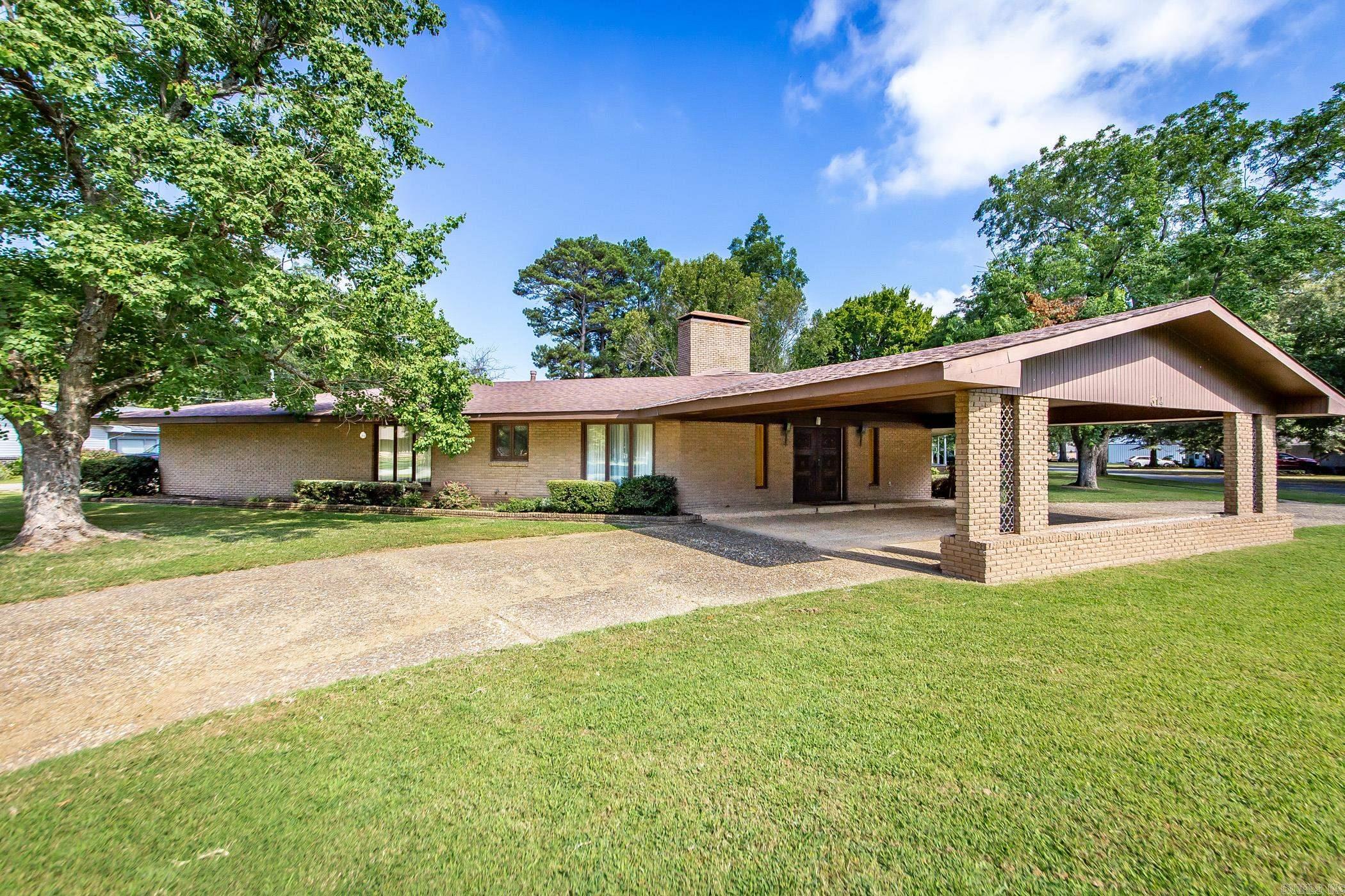 314 SE 5th  England, AR