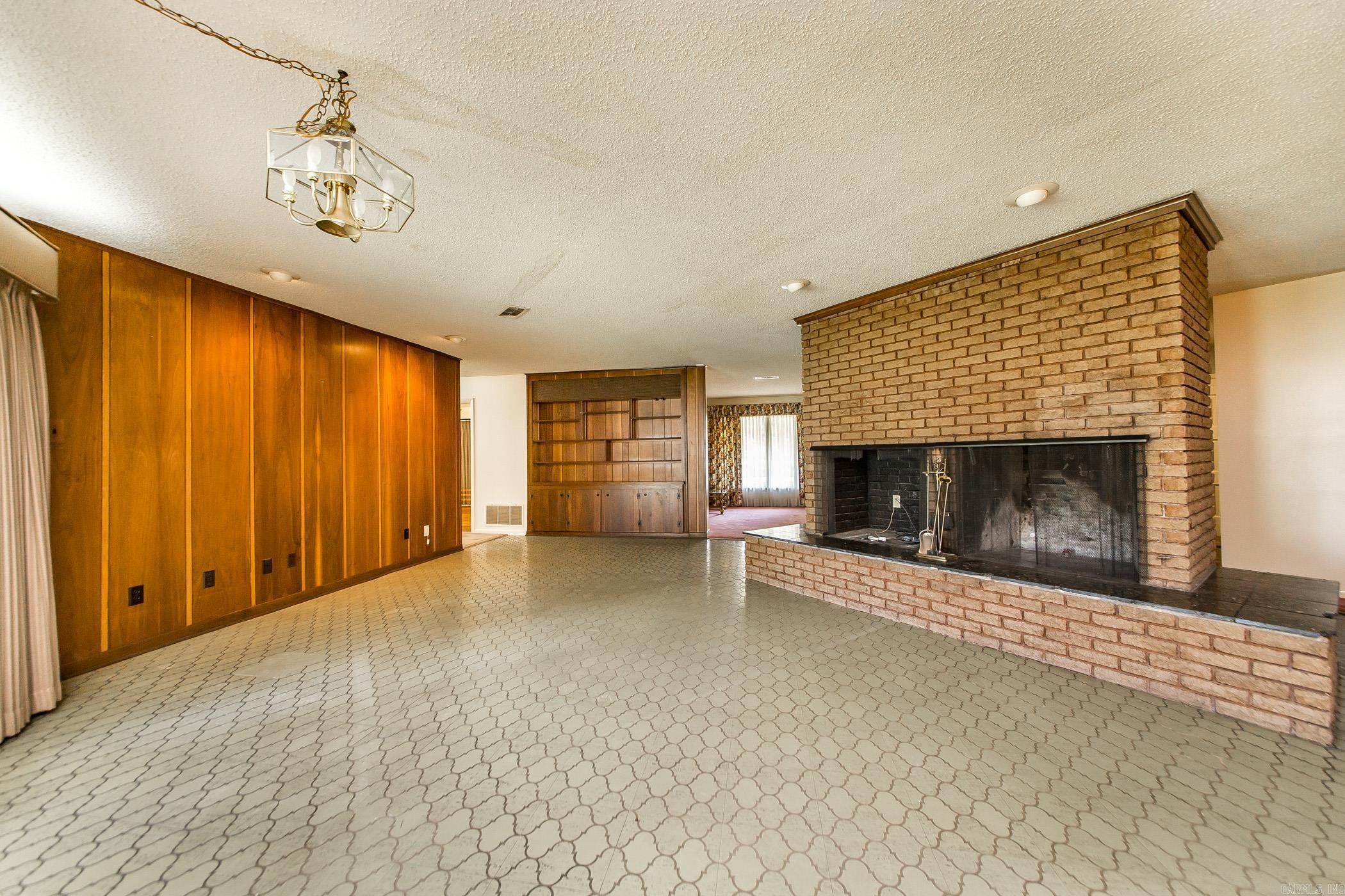 314 SE 5th  England, AR