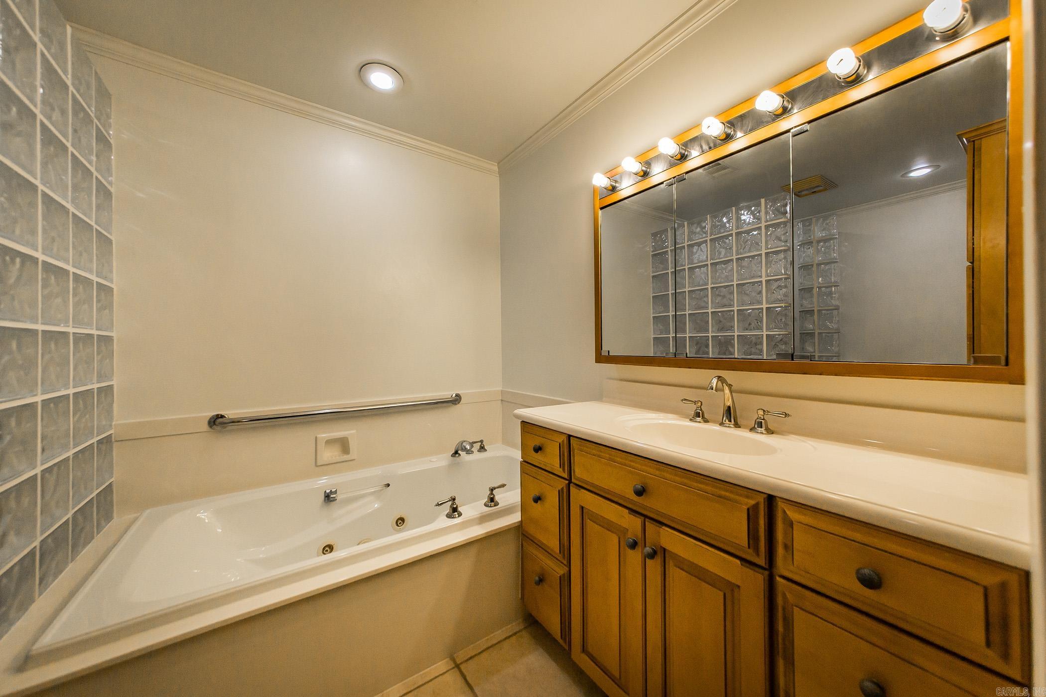 314 SE 5th  England, AR