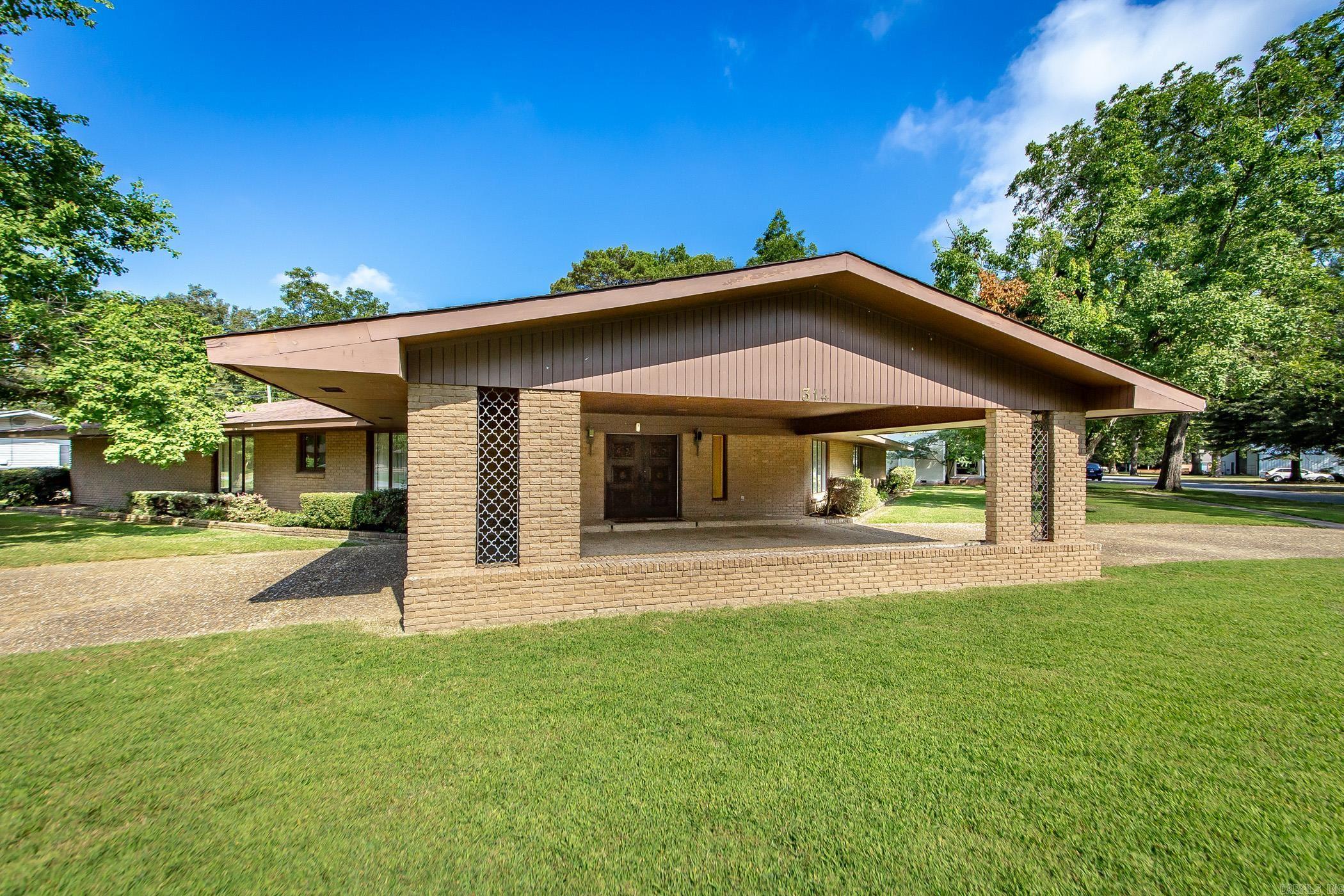 314 SE 5th  England, AR