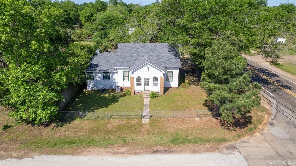 1000 Nelson  Linden, TX