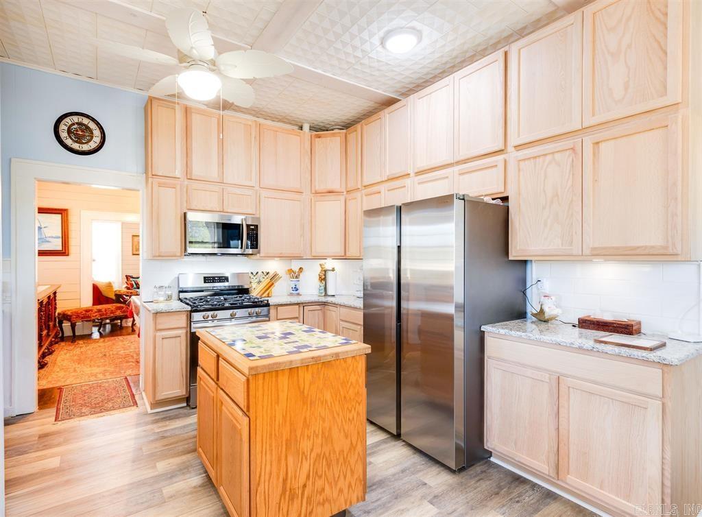 1000 Nelson  Linden, TX