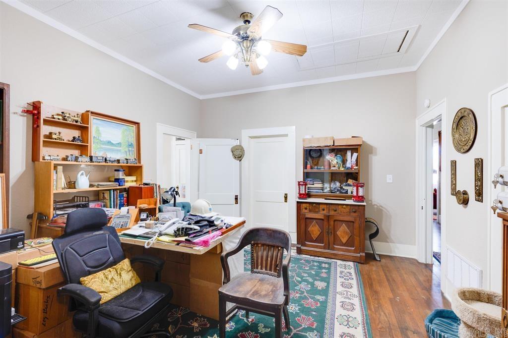 1000 Nelson  Linden, TX