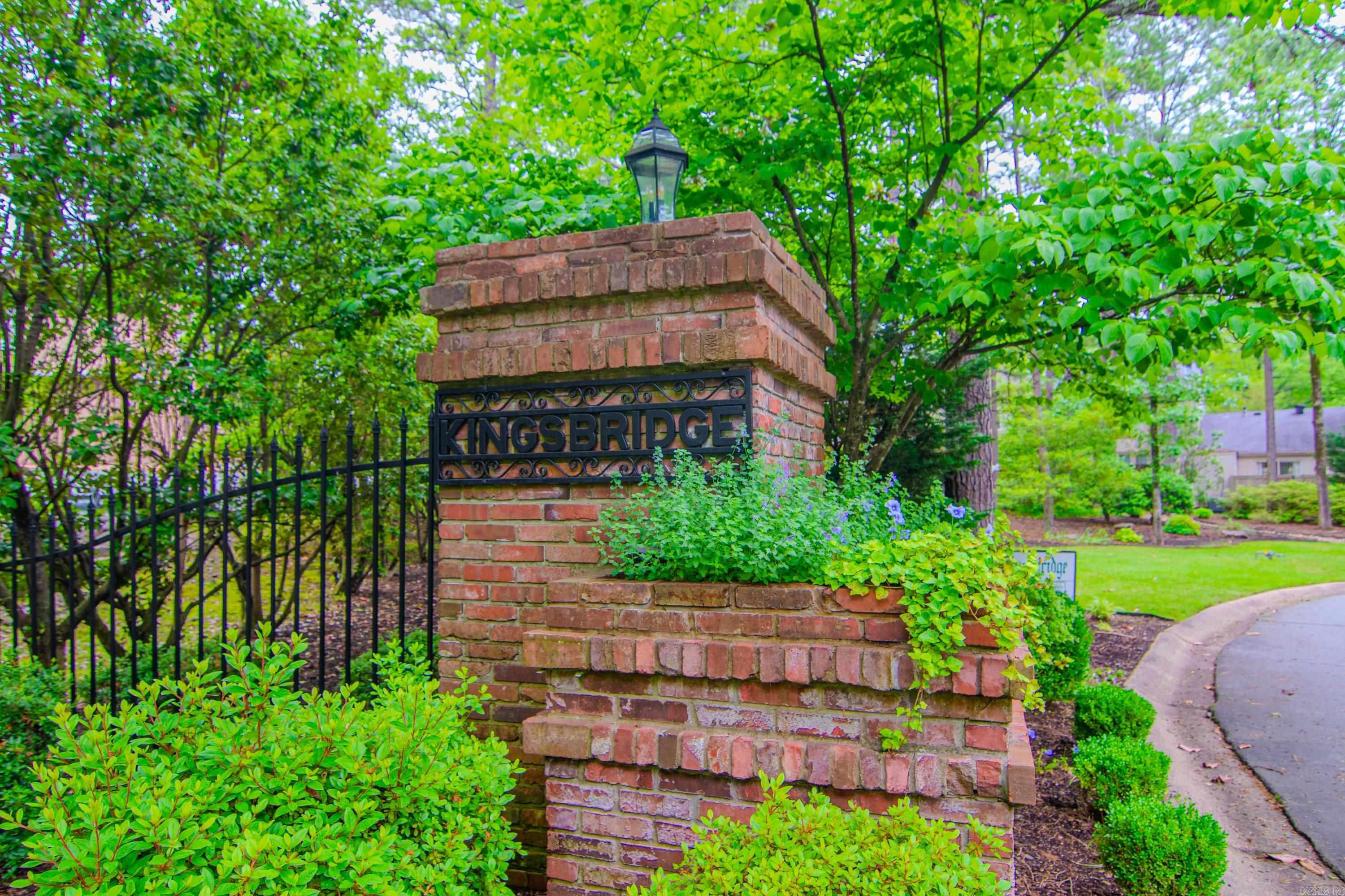 81 Kingsbridge Way Little Rock, AR 72212