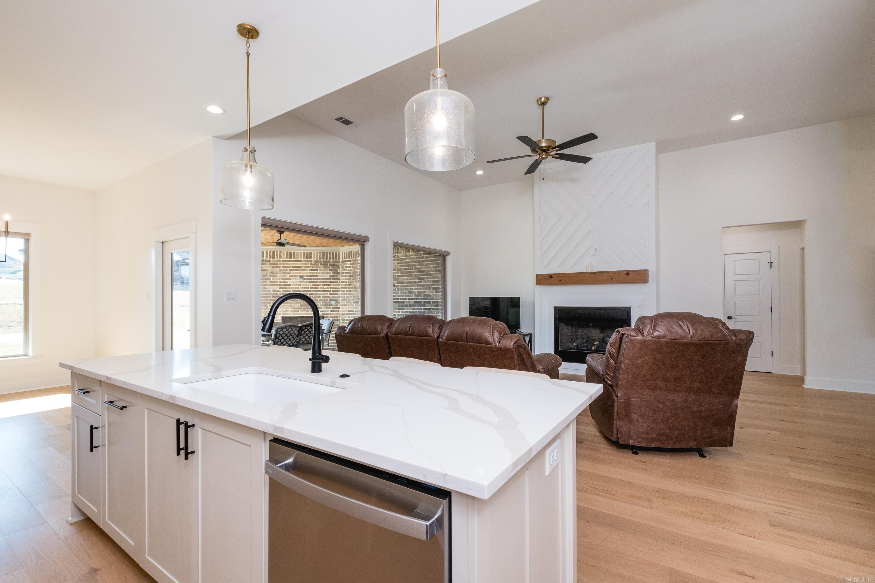 102 Red Crest  Benton, AR