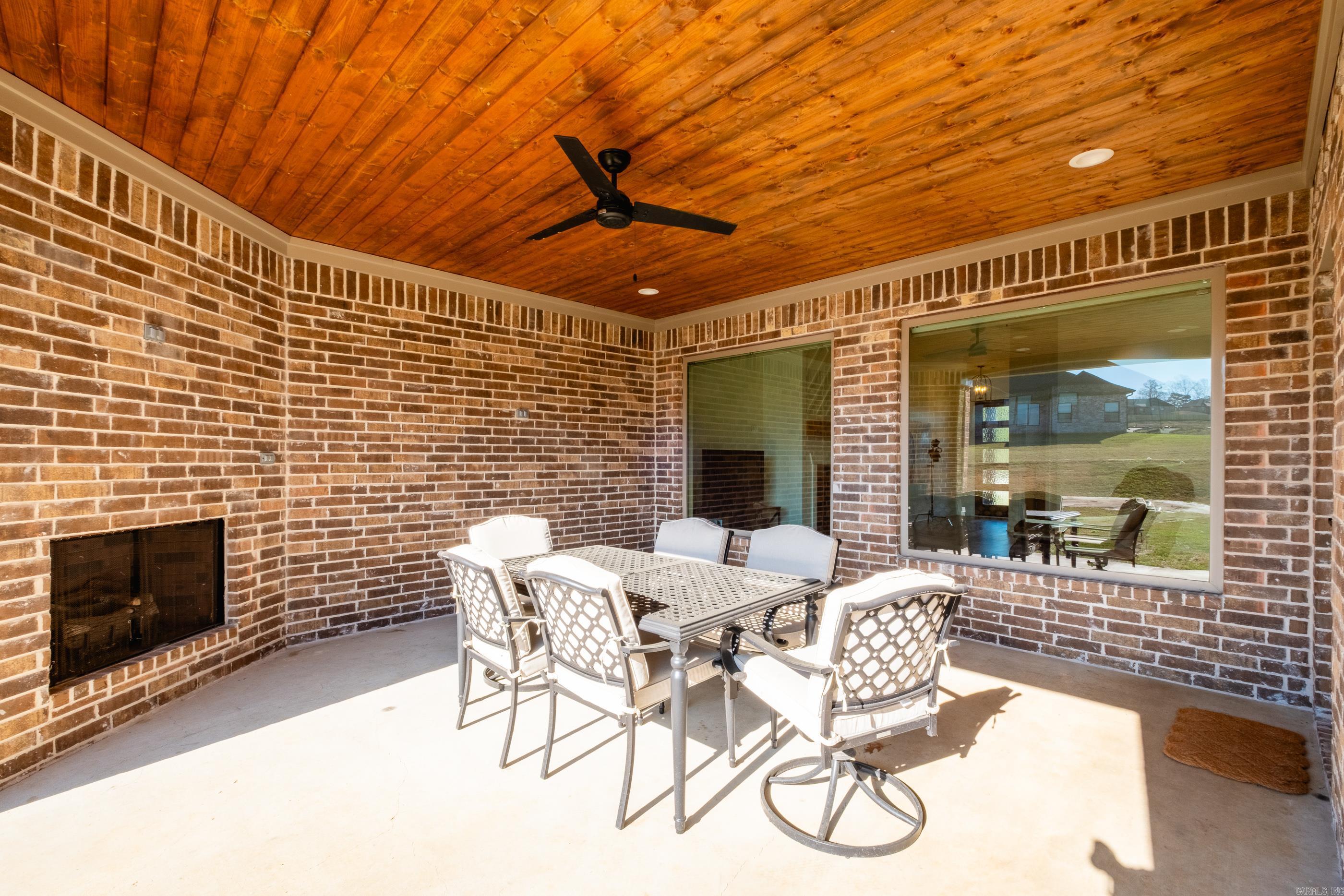 102 Red Crest  Benton, AR