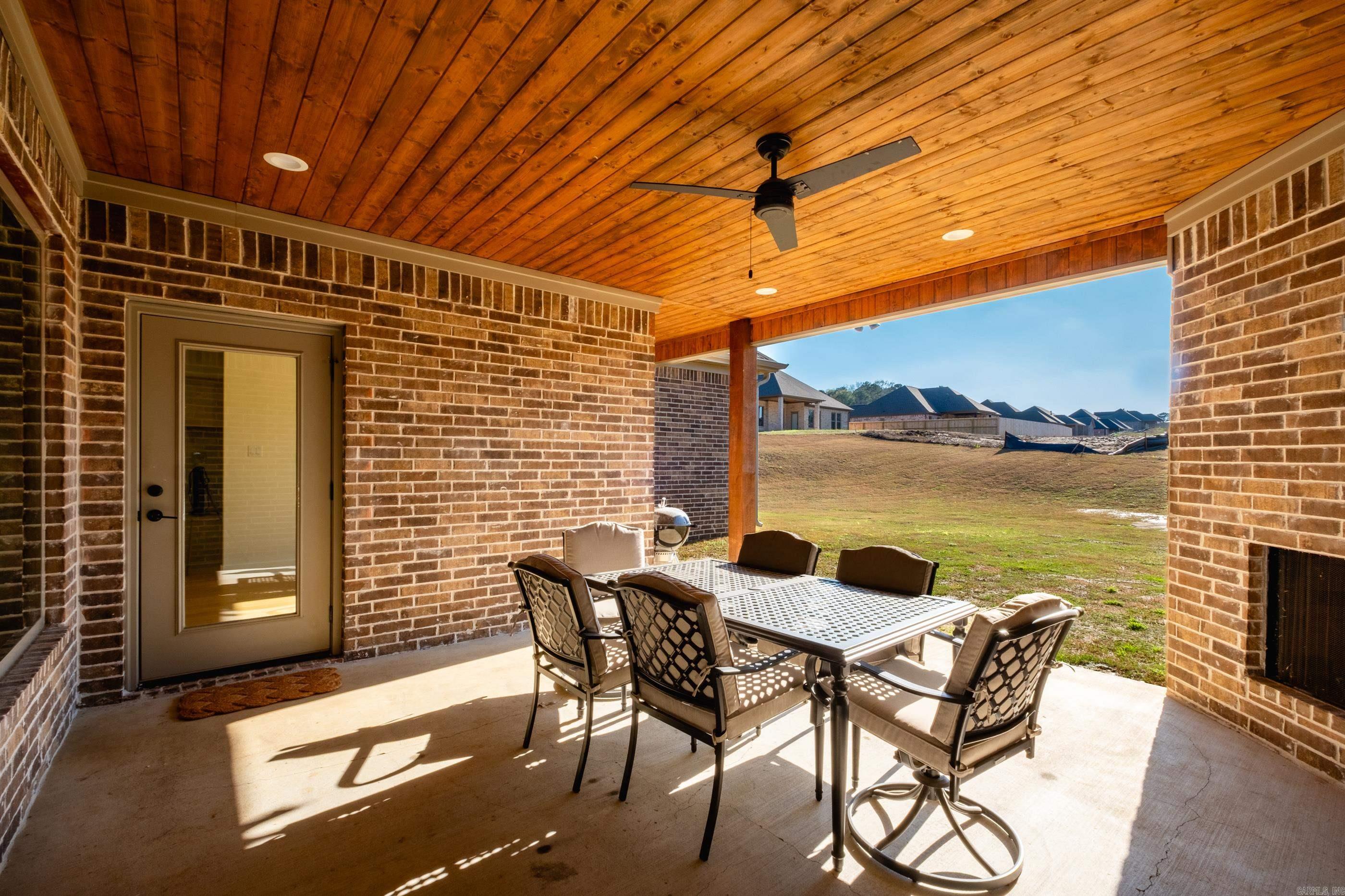 102 Red Crest  Benton, AR