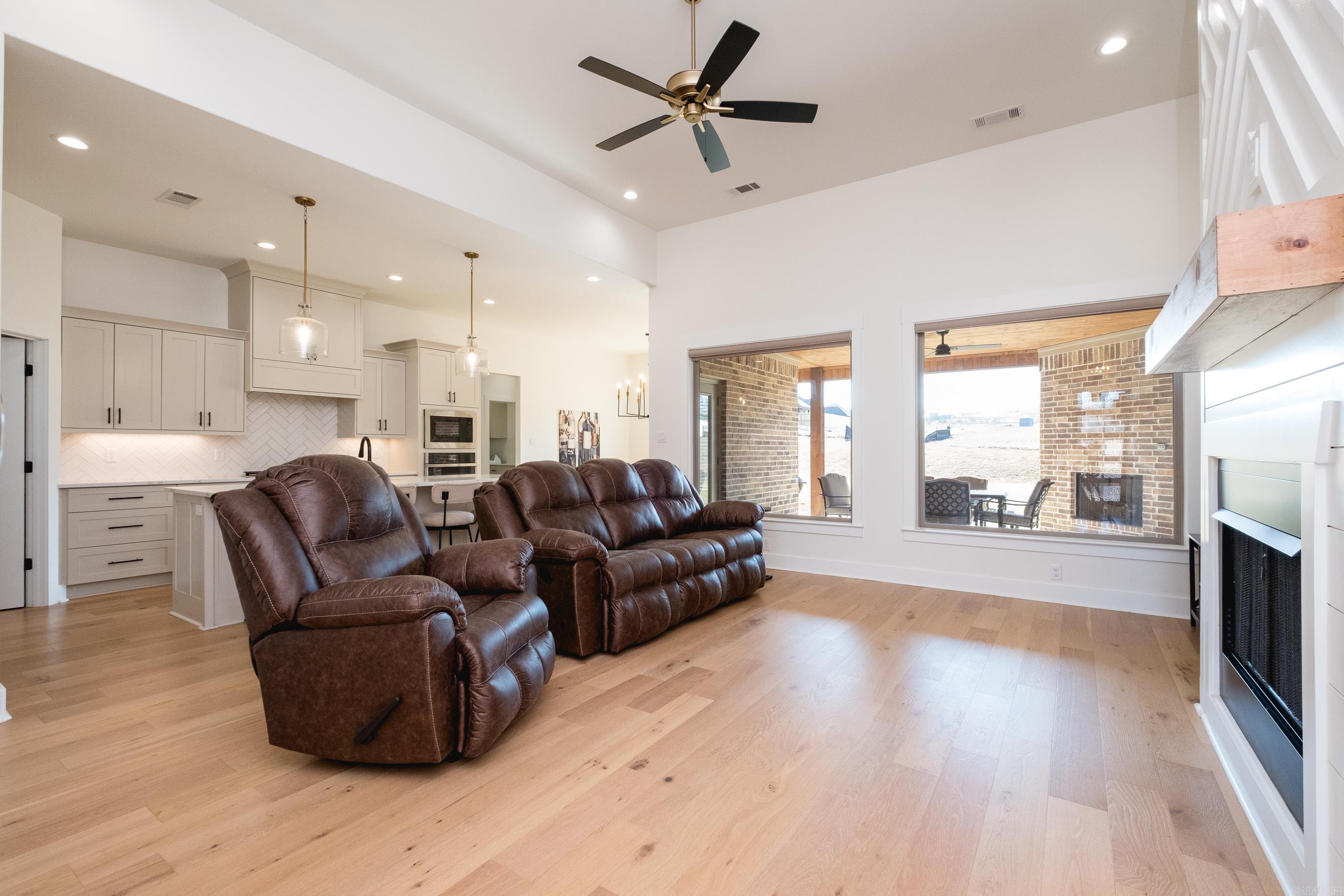 102 Red Crest  Benton, AR