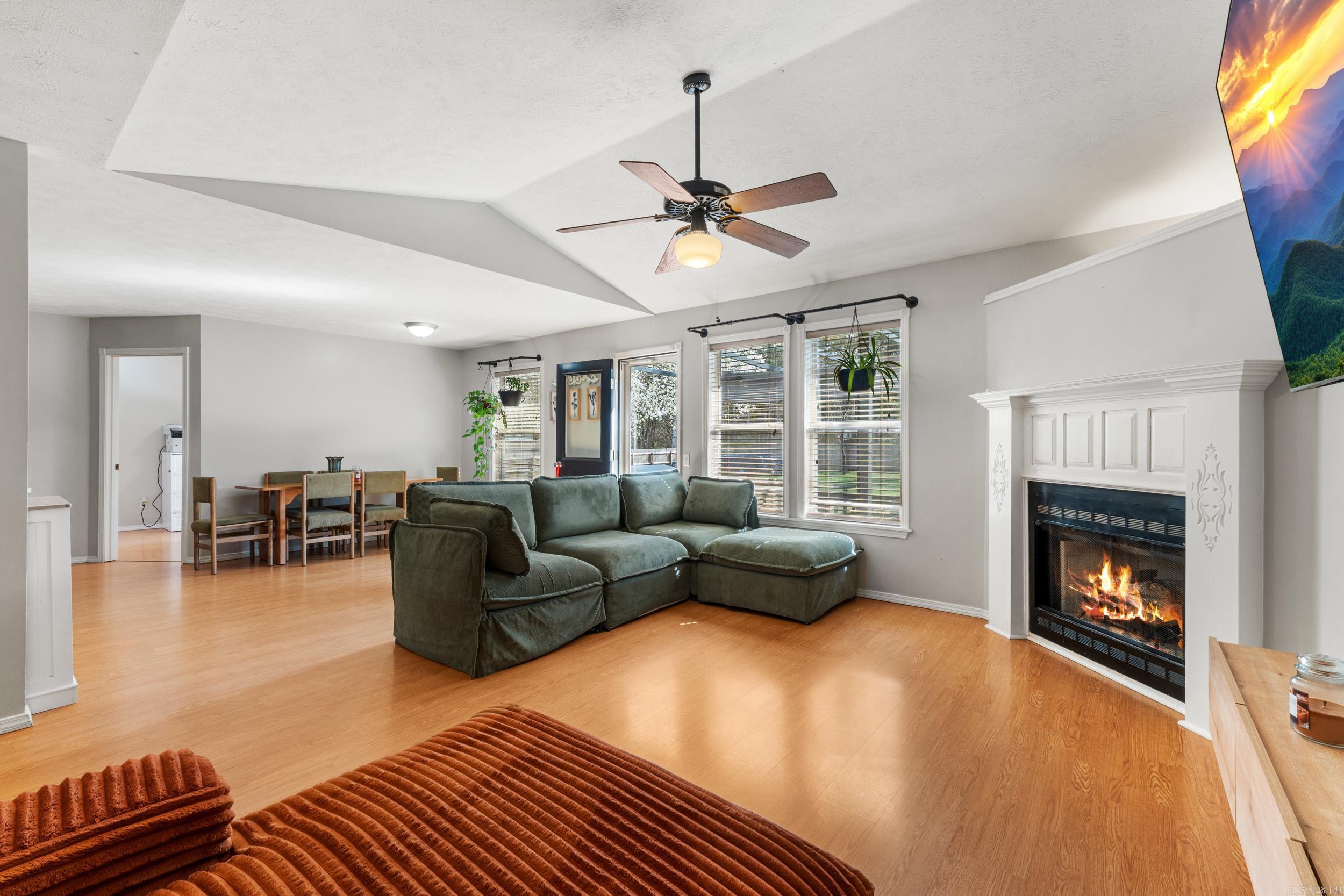 180 Contemporary Drive  Mountain Home, AR