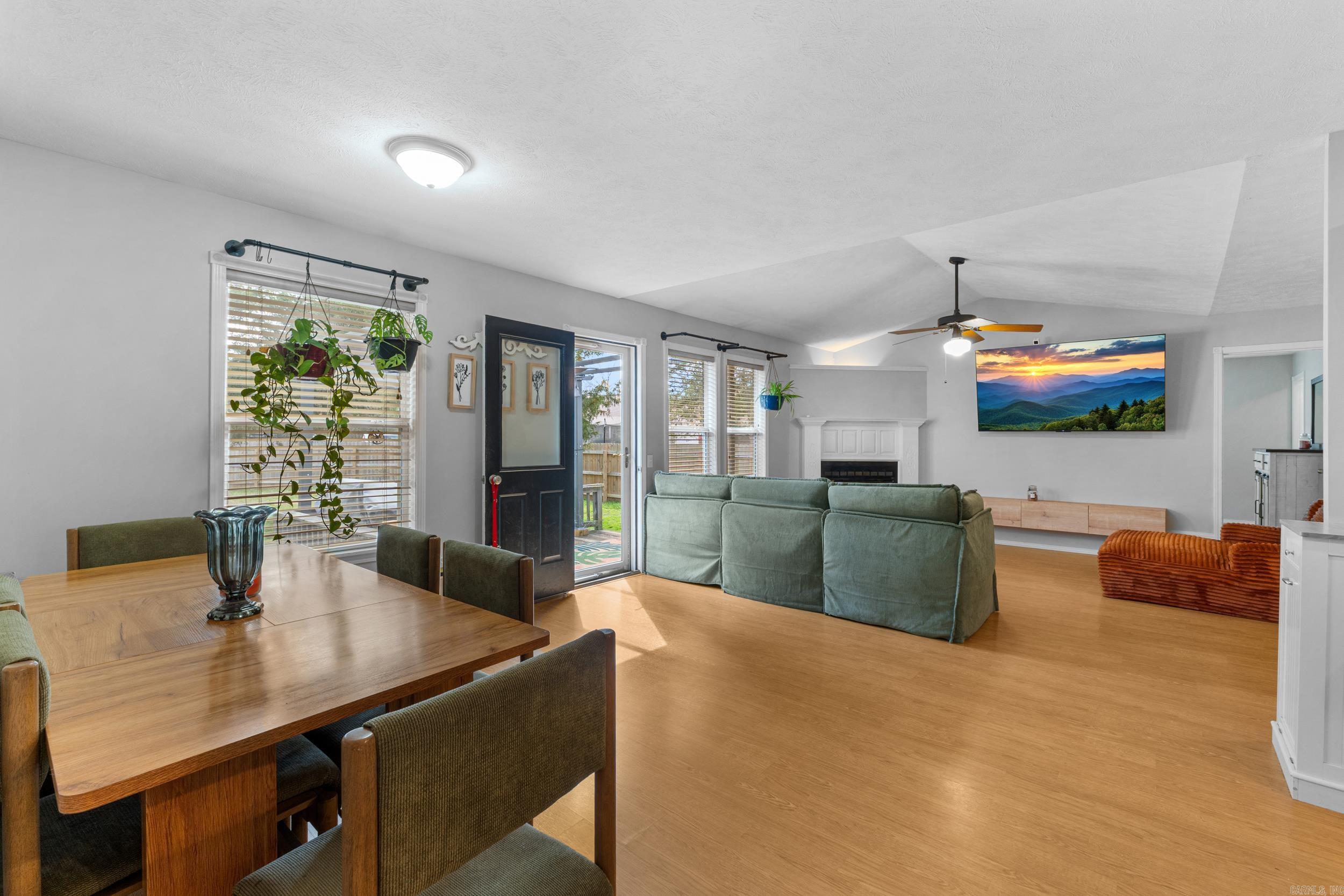 180 Contemporary Drive  Mountain Home, AR