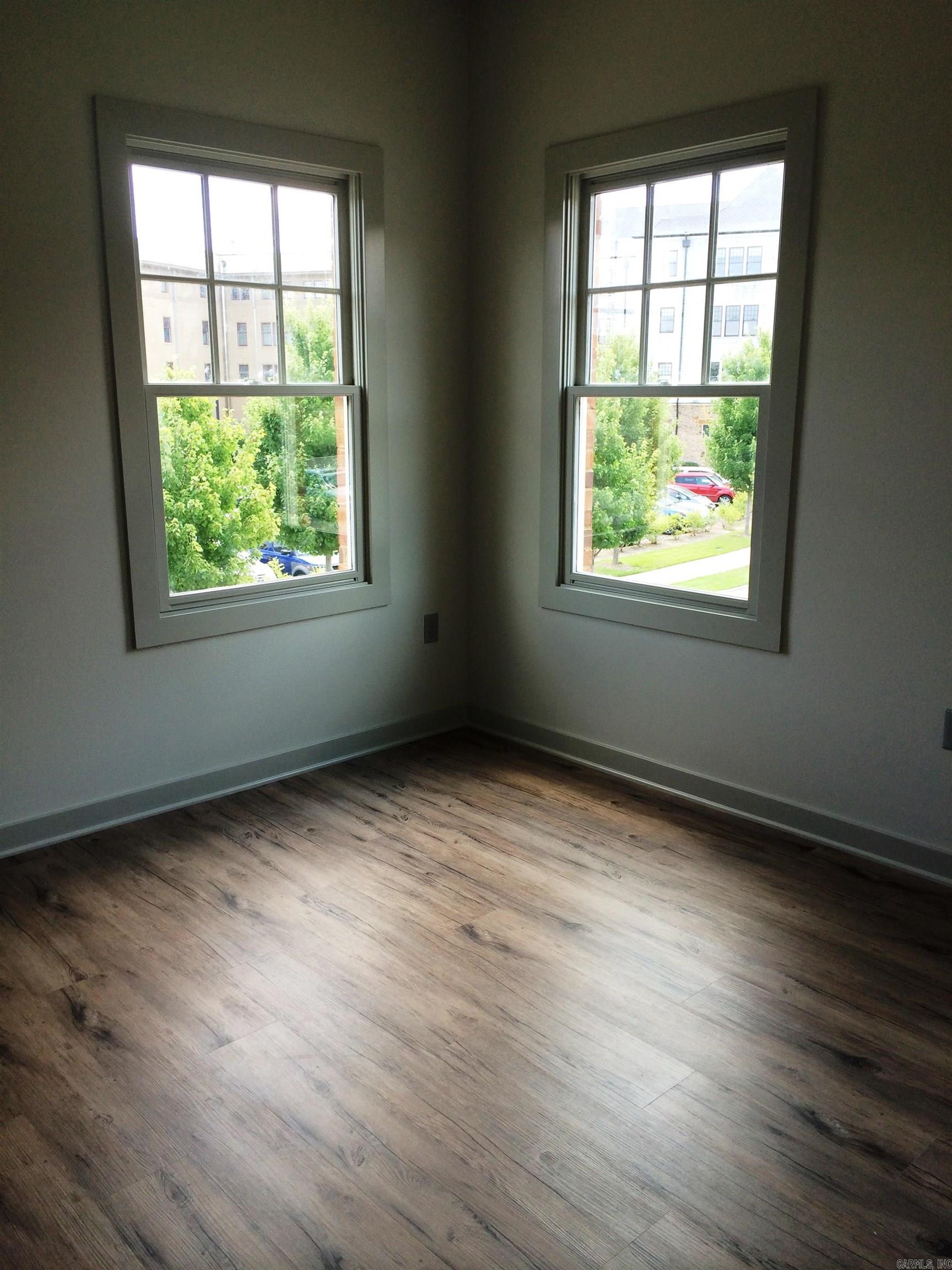 1855 McKennon  Conway, AR