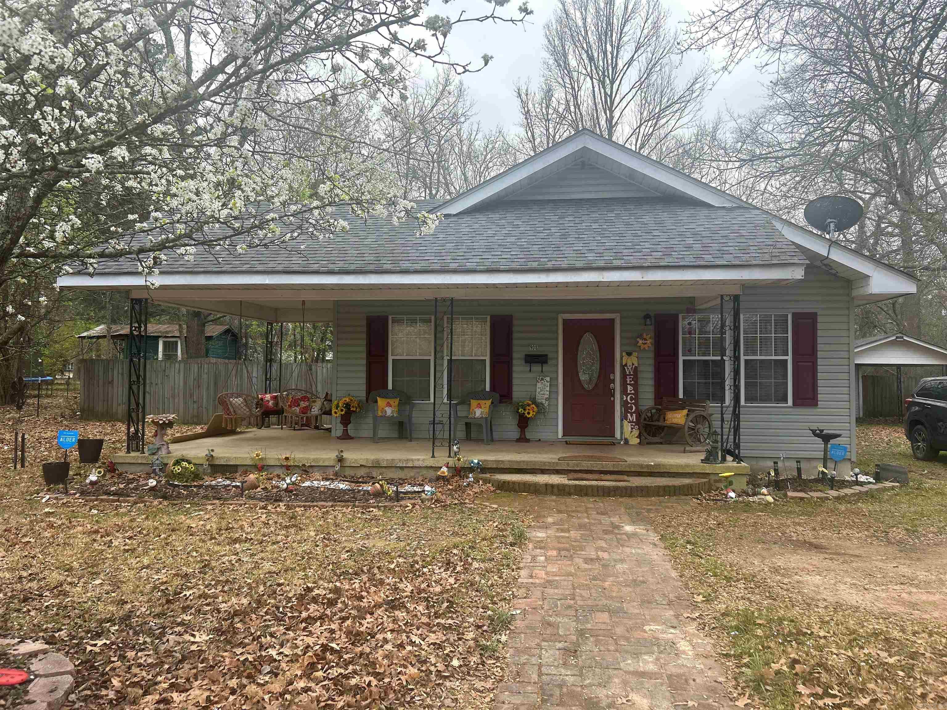 908 E Pine  Gurdon, AR