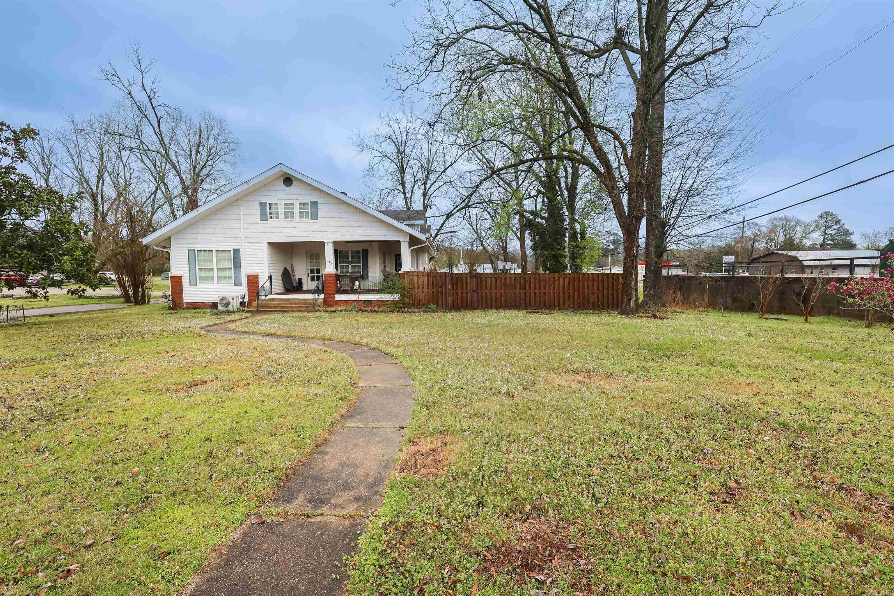 114 N Main  Amity, AR