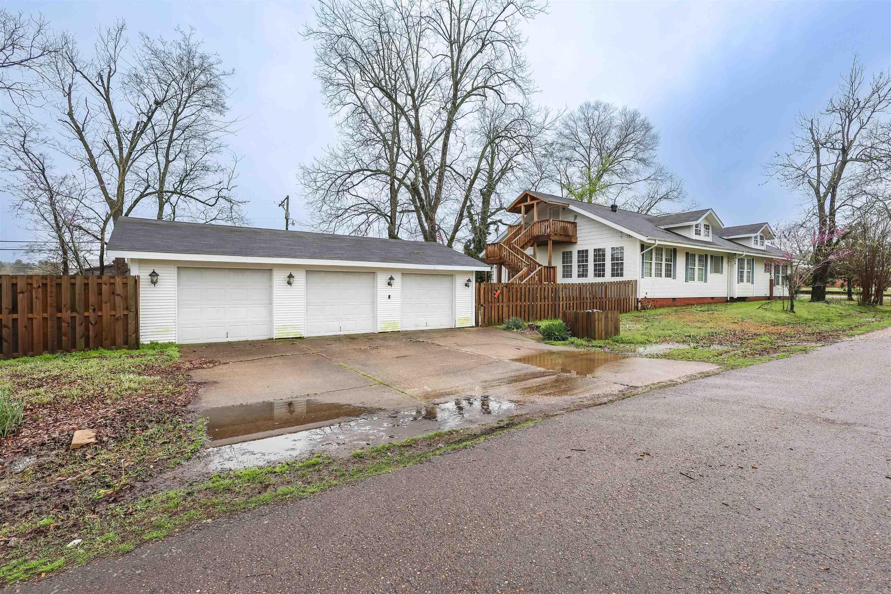 114 N Main  Amity, AR