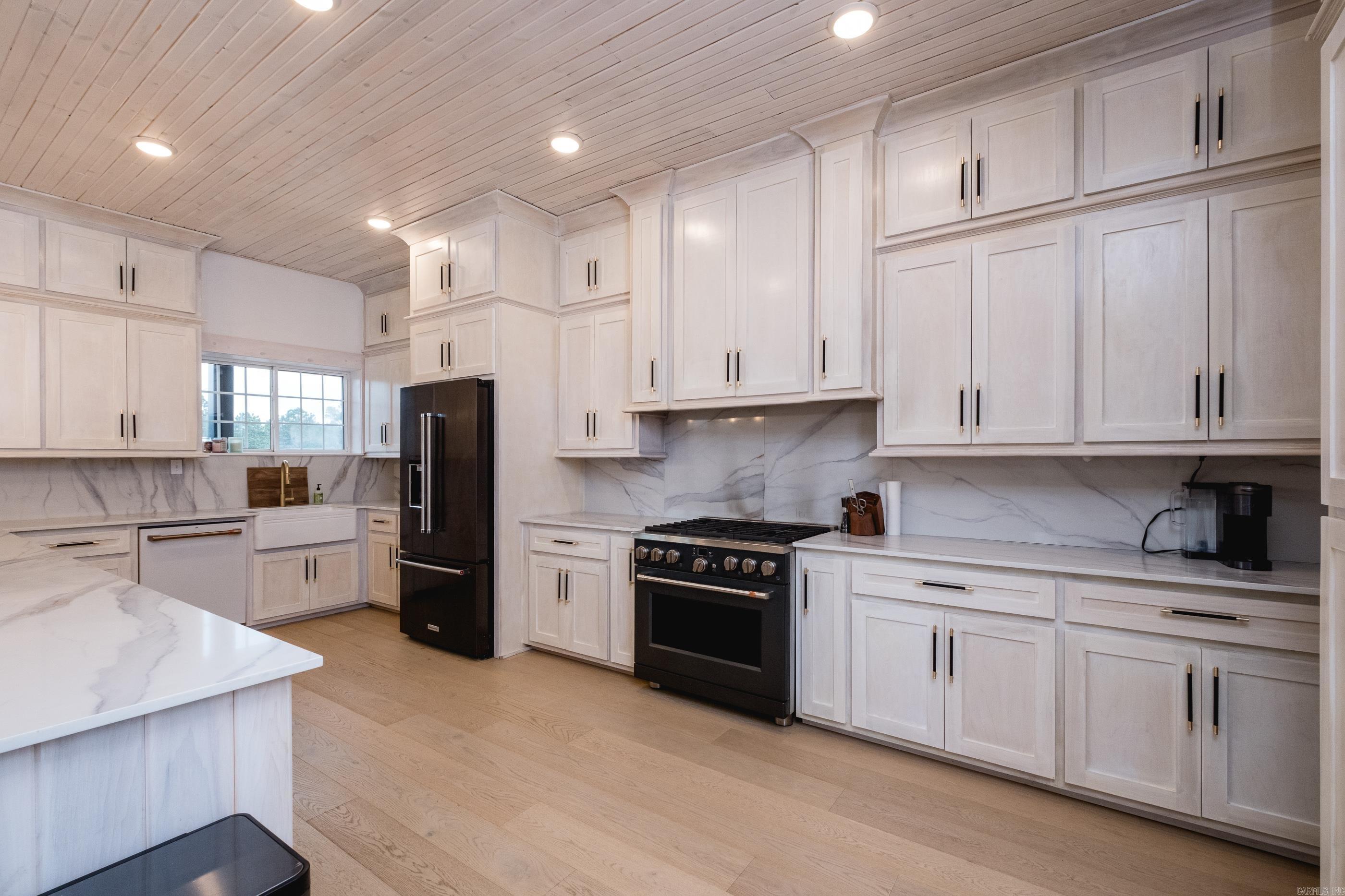 19901 Highway 300 Roland, AR 72135