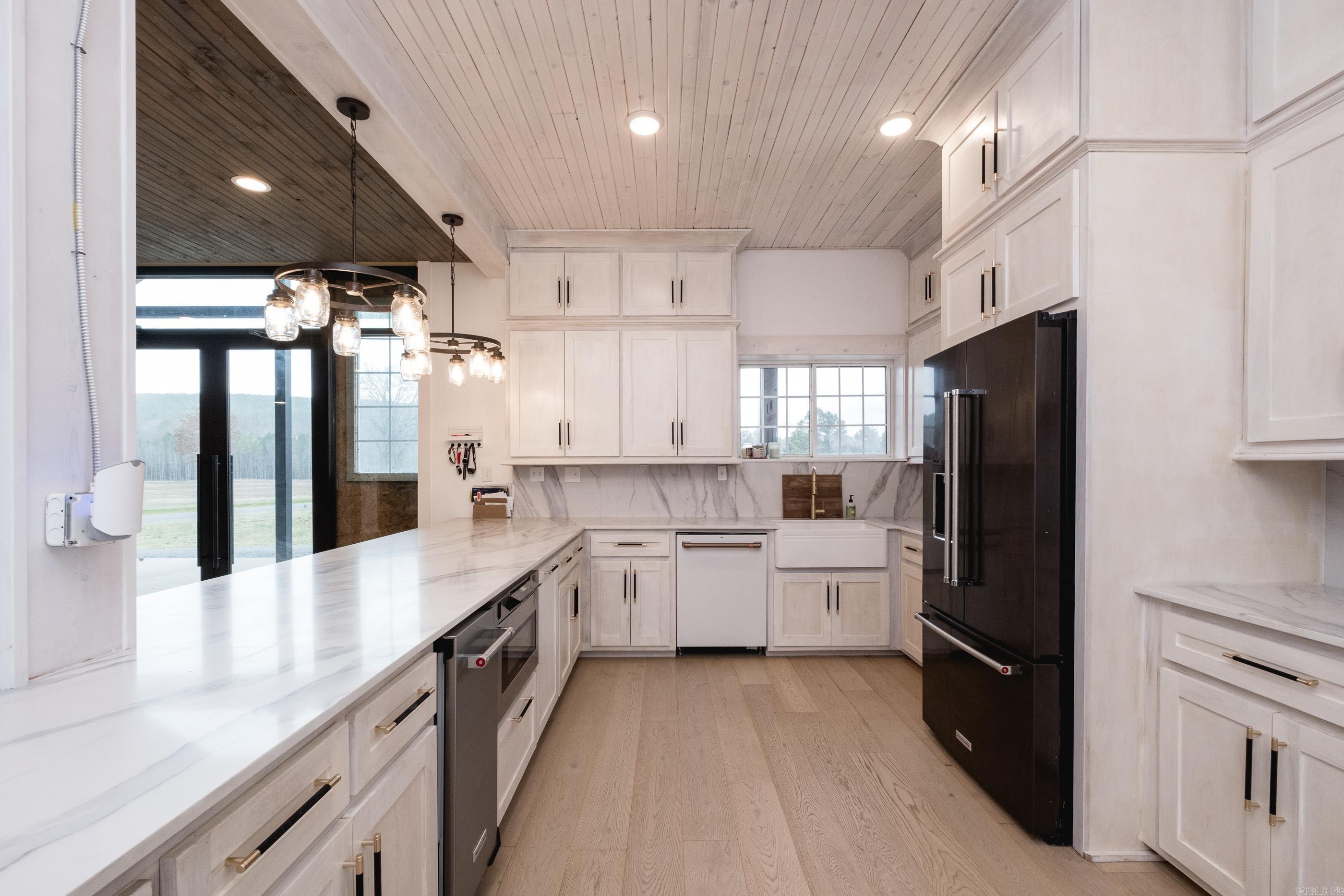 19901 Highway 300 Roland, AR 72135