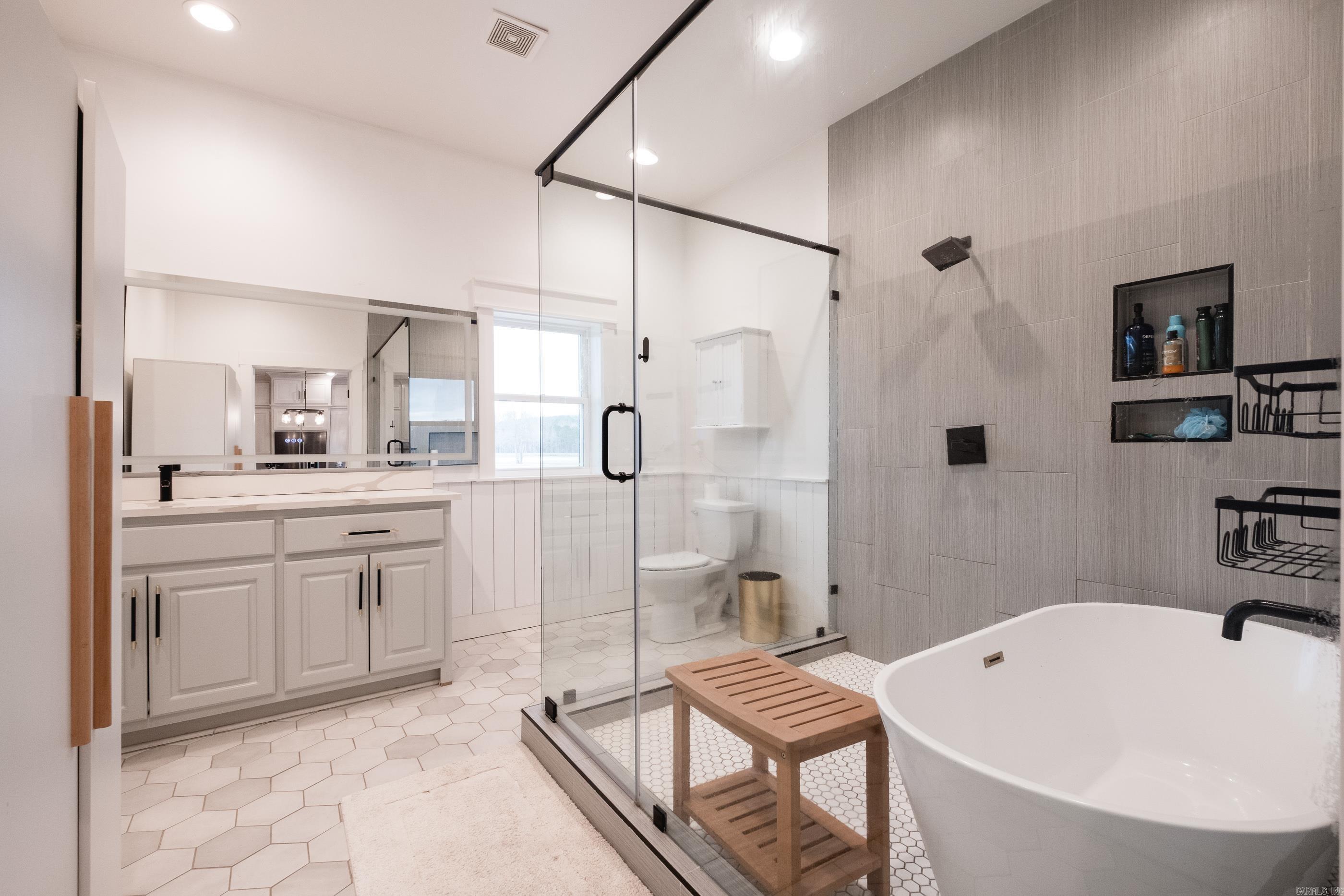 19901 Highway 300 Roland, AR 72135