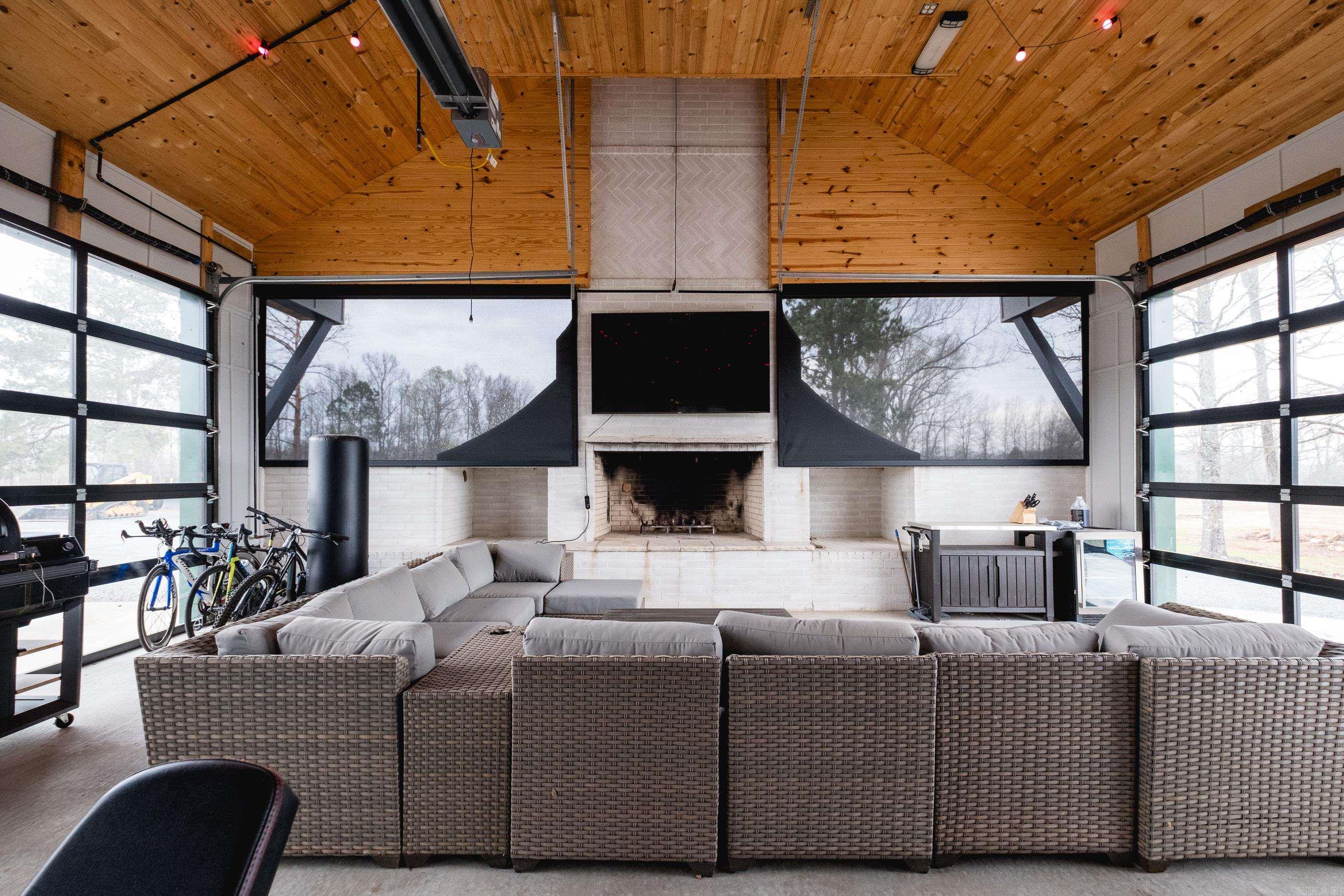 19901 Highway 300 Roland, AR 72135