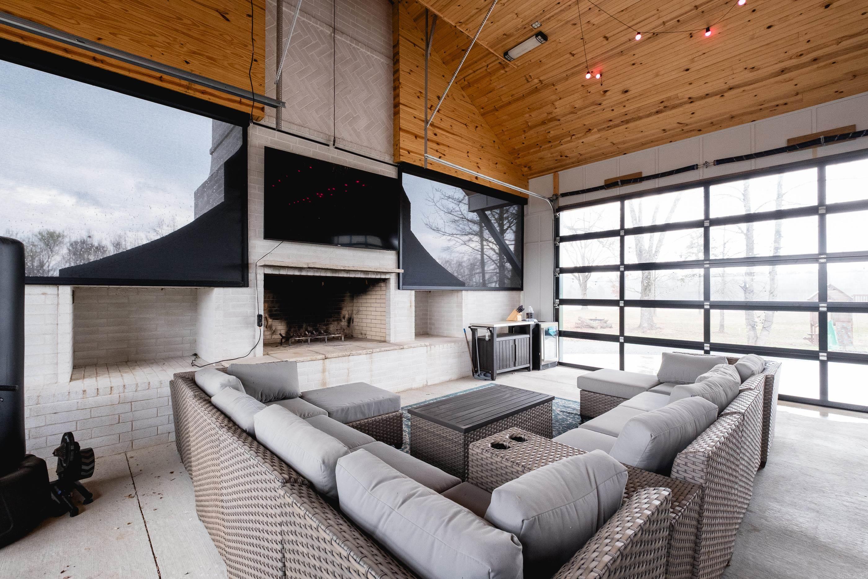 19901 Highway 300 Roland, AR 72135