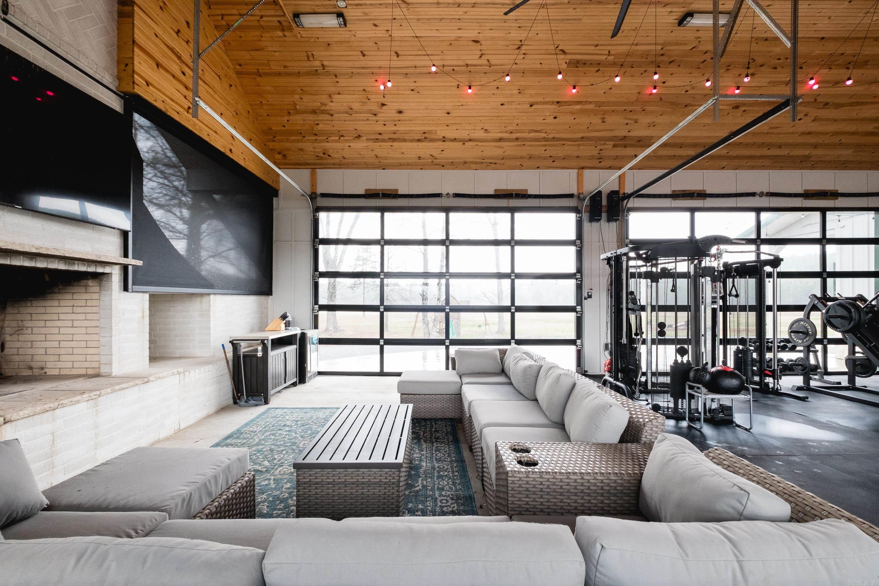 19901 Highway 300 Roland, AR 72135