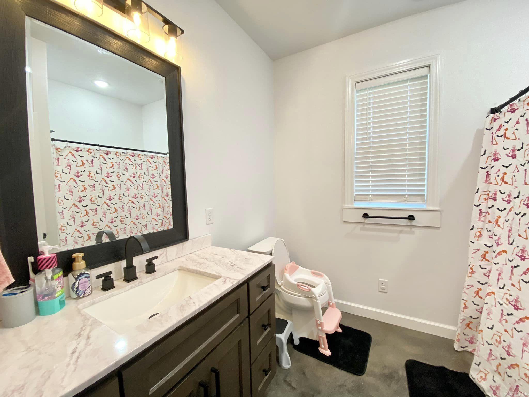 525 Harding Blvd  Mountain View, AR