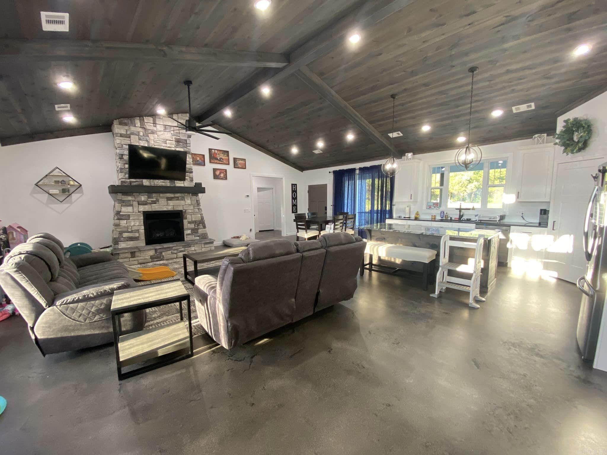 525 Harding Blvd  Mountain View, AR