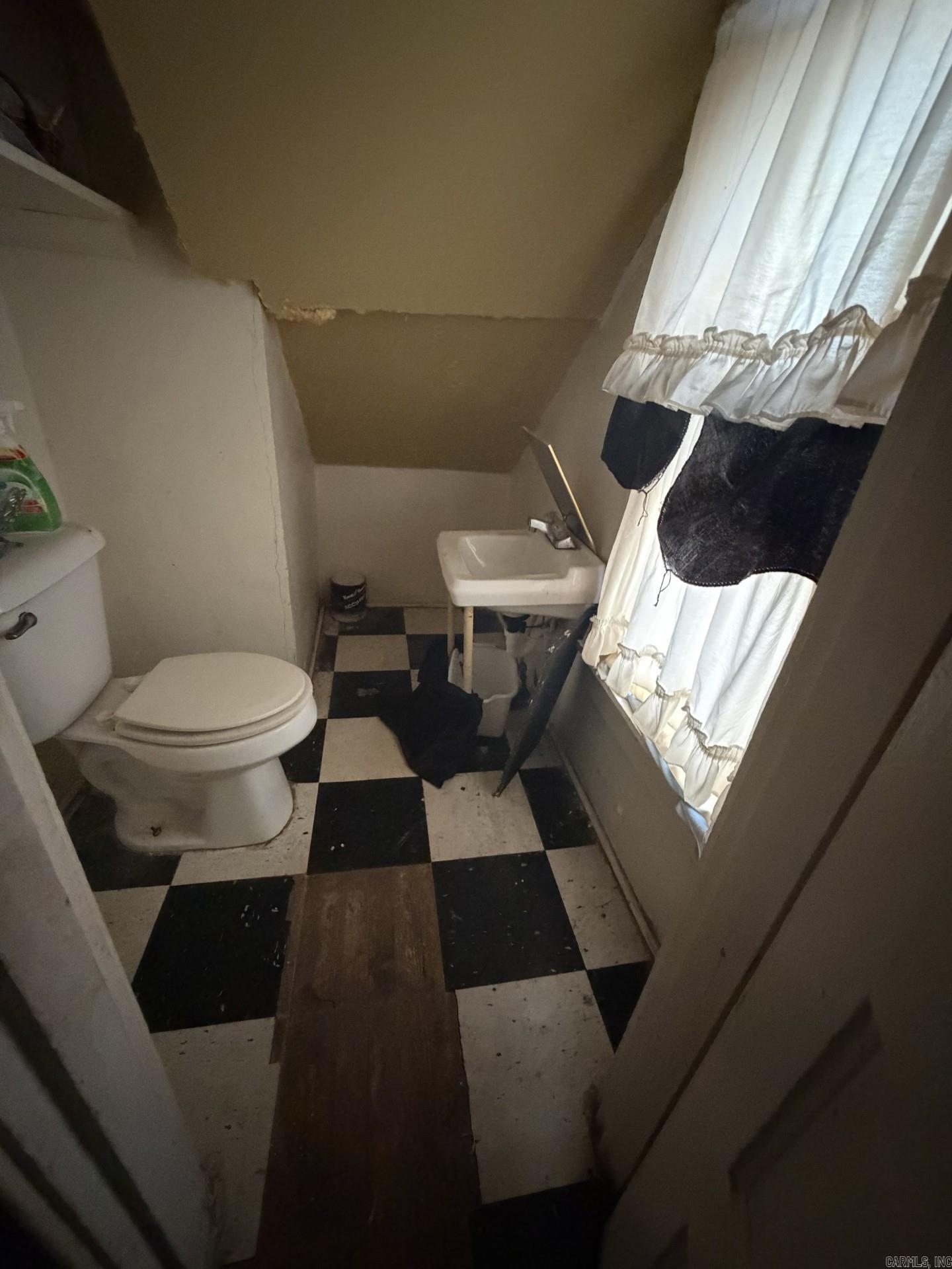 2300 S Summit  Little Rock, AR