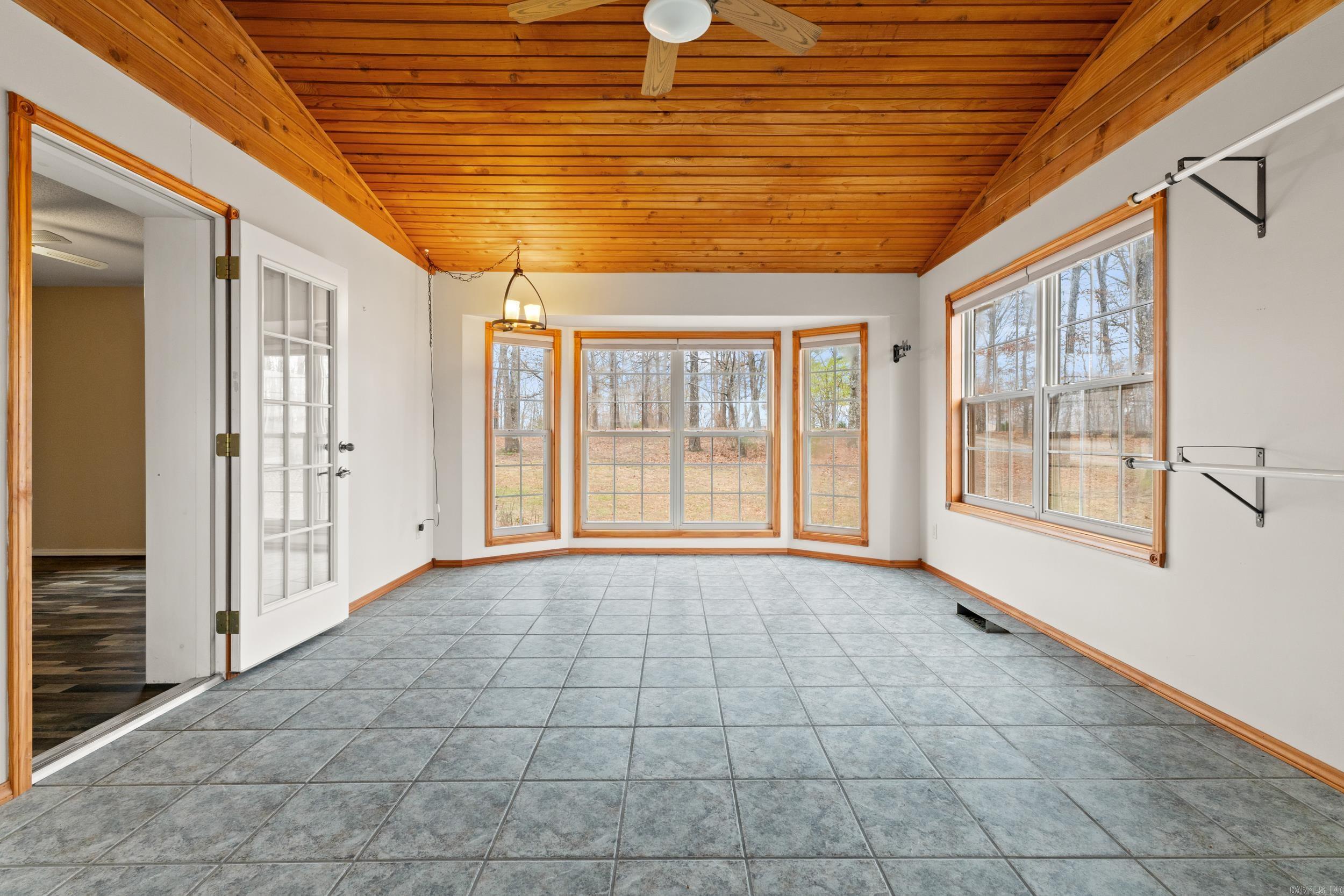 252 County Road 97  Clarkridge, AR