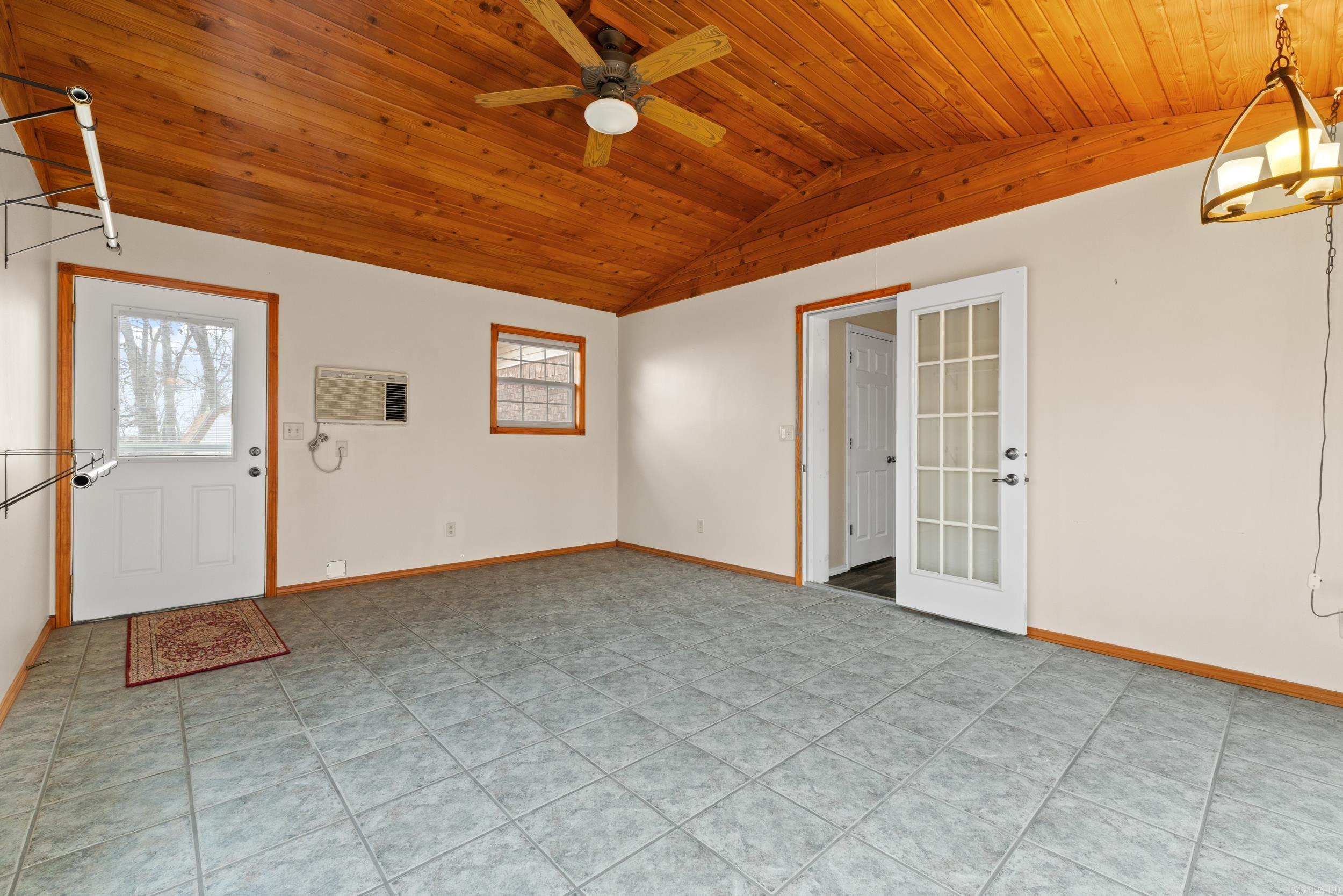 252 County Road 97  Clarkridge, AR