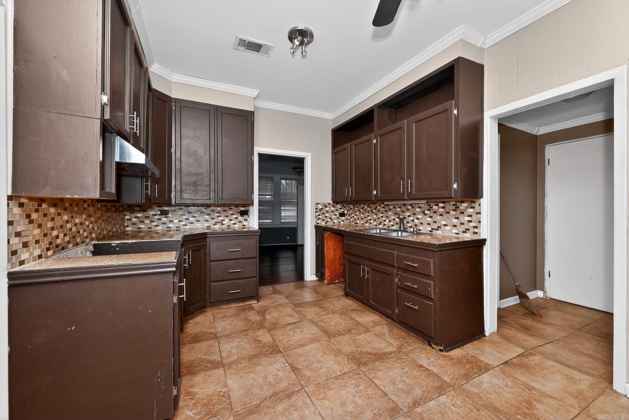 511 E Banks  England, AR