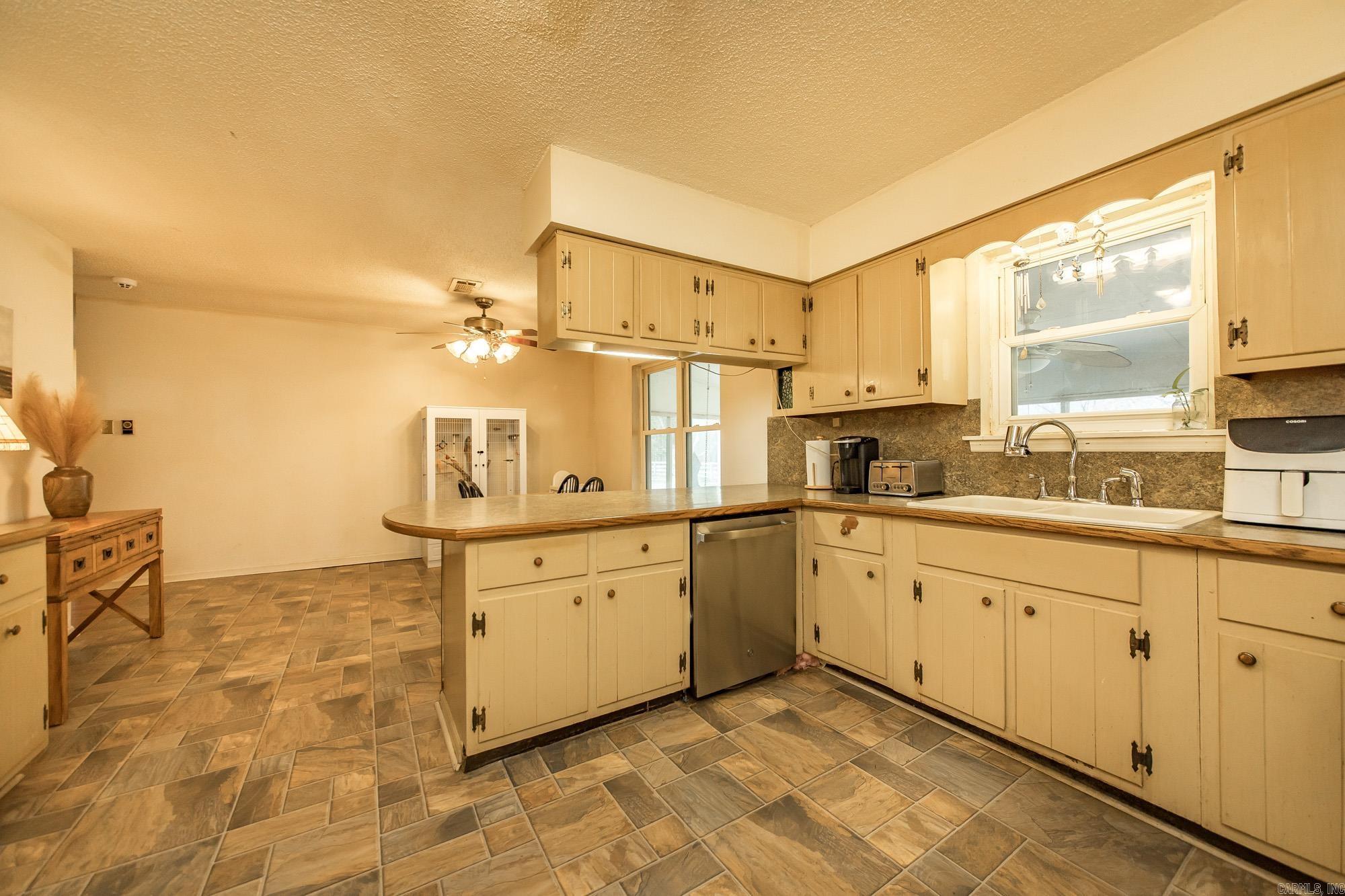 1129 W Main St  Austin, AR