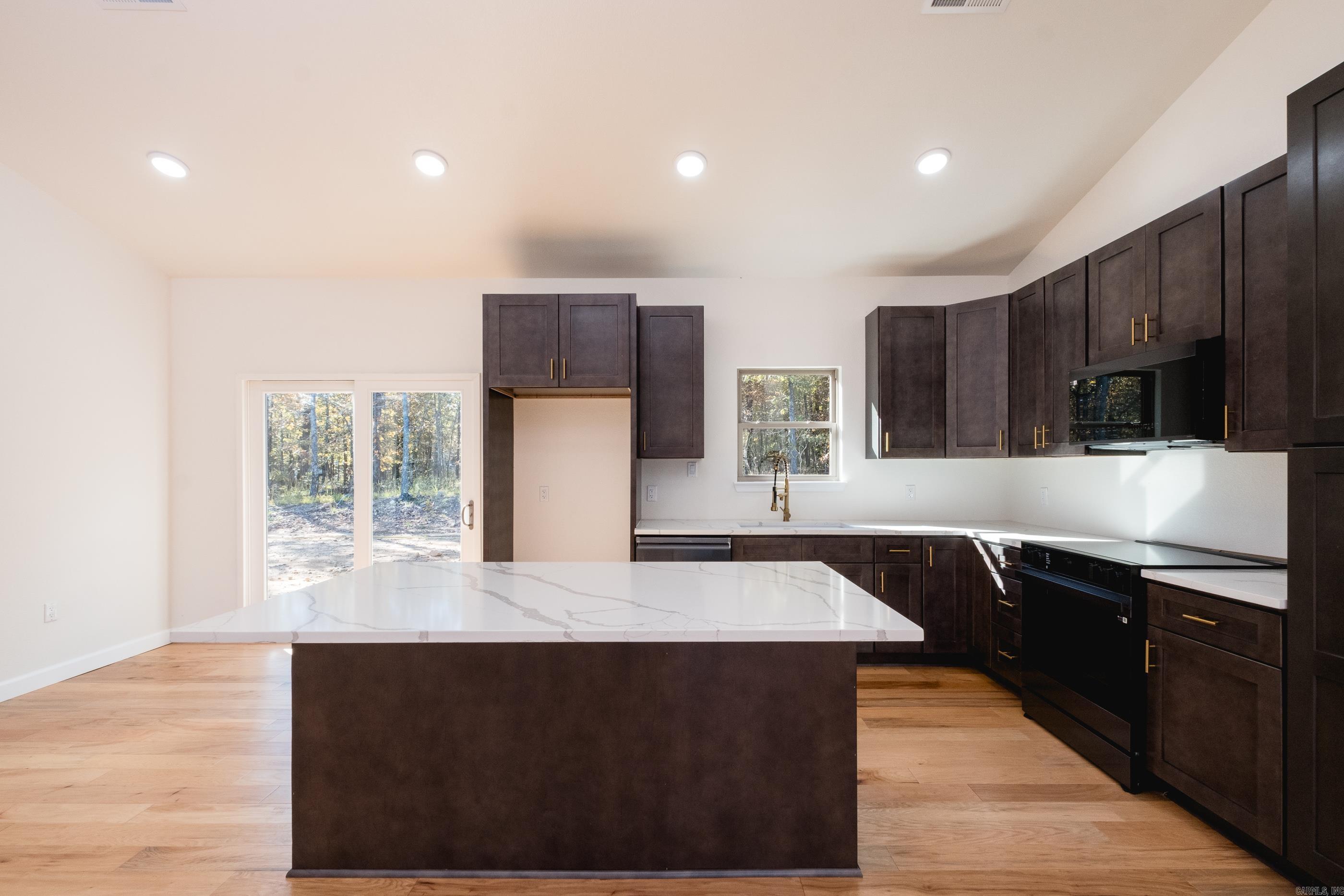 93 Rolling Manor  Conway, AR