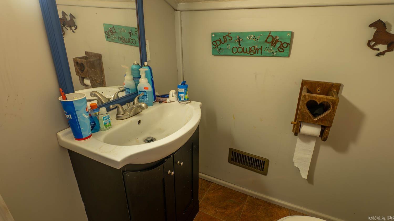 100 E Adams Street  Thayer, MO