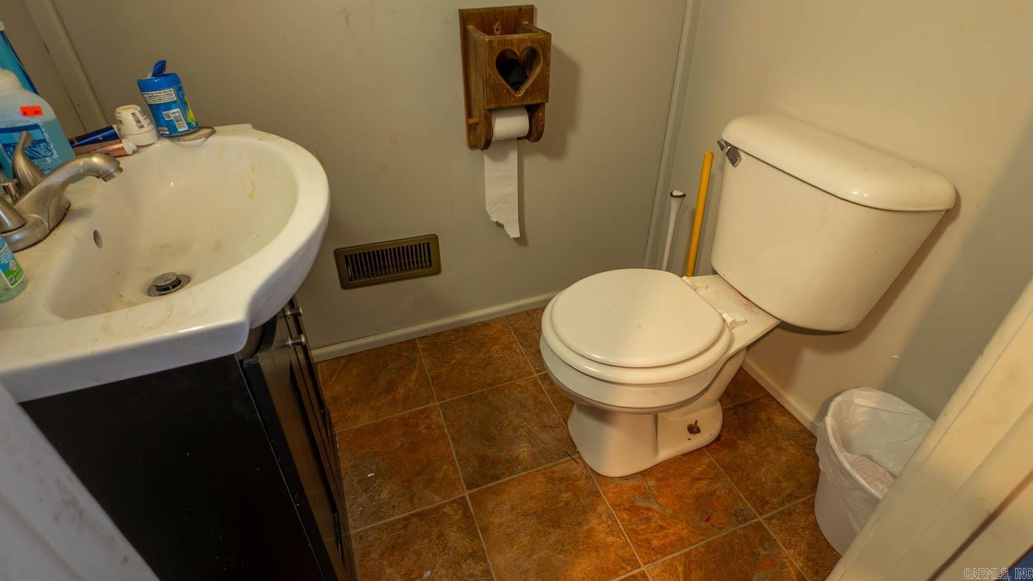 100 E Adams Street  Thayer, MO