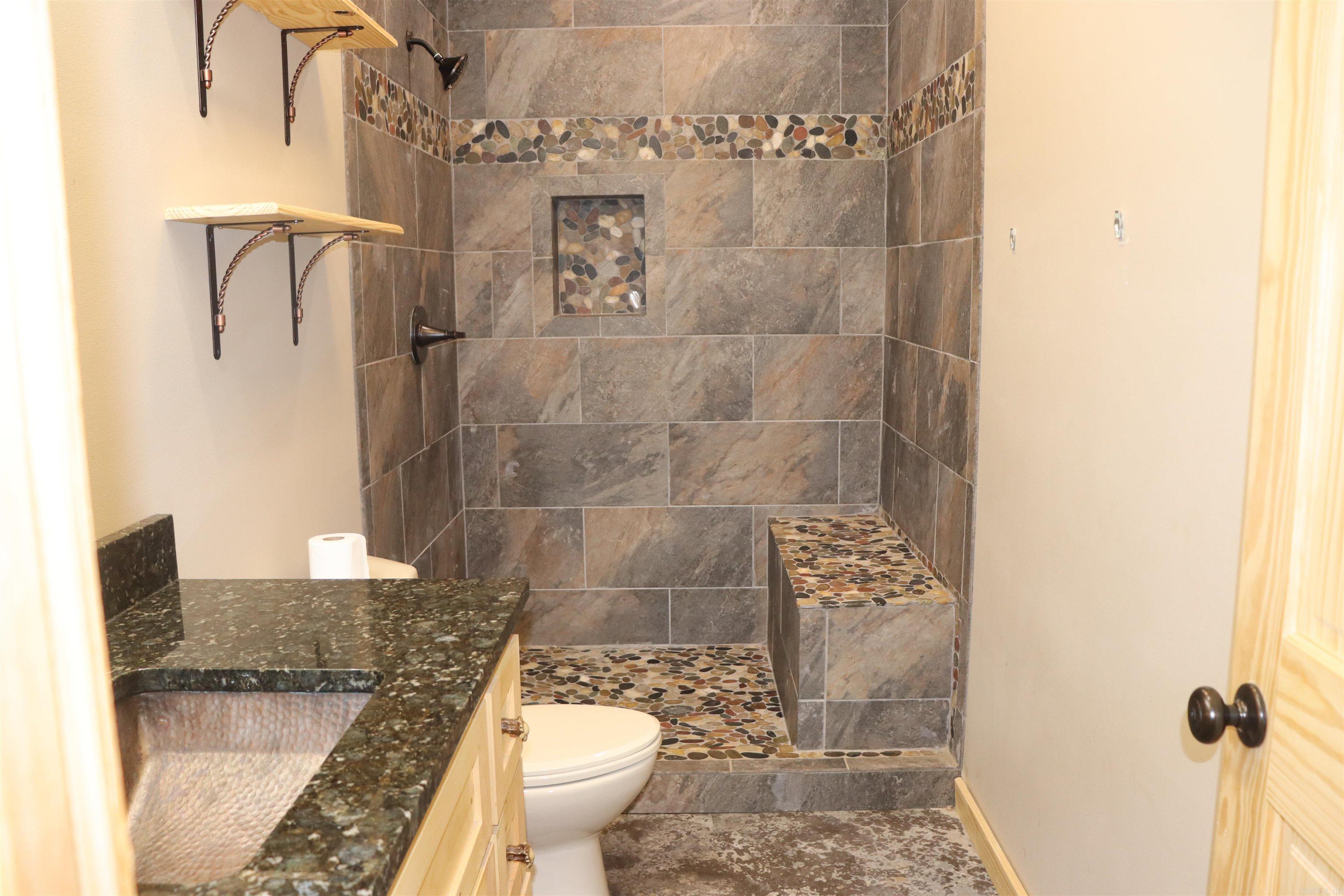 426 Bondair Road  Greers Ferry, AR