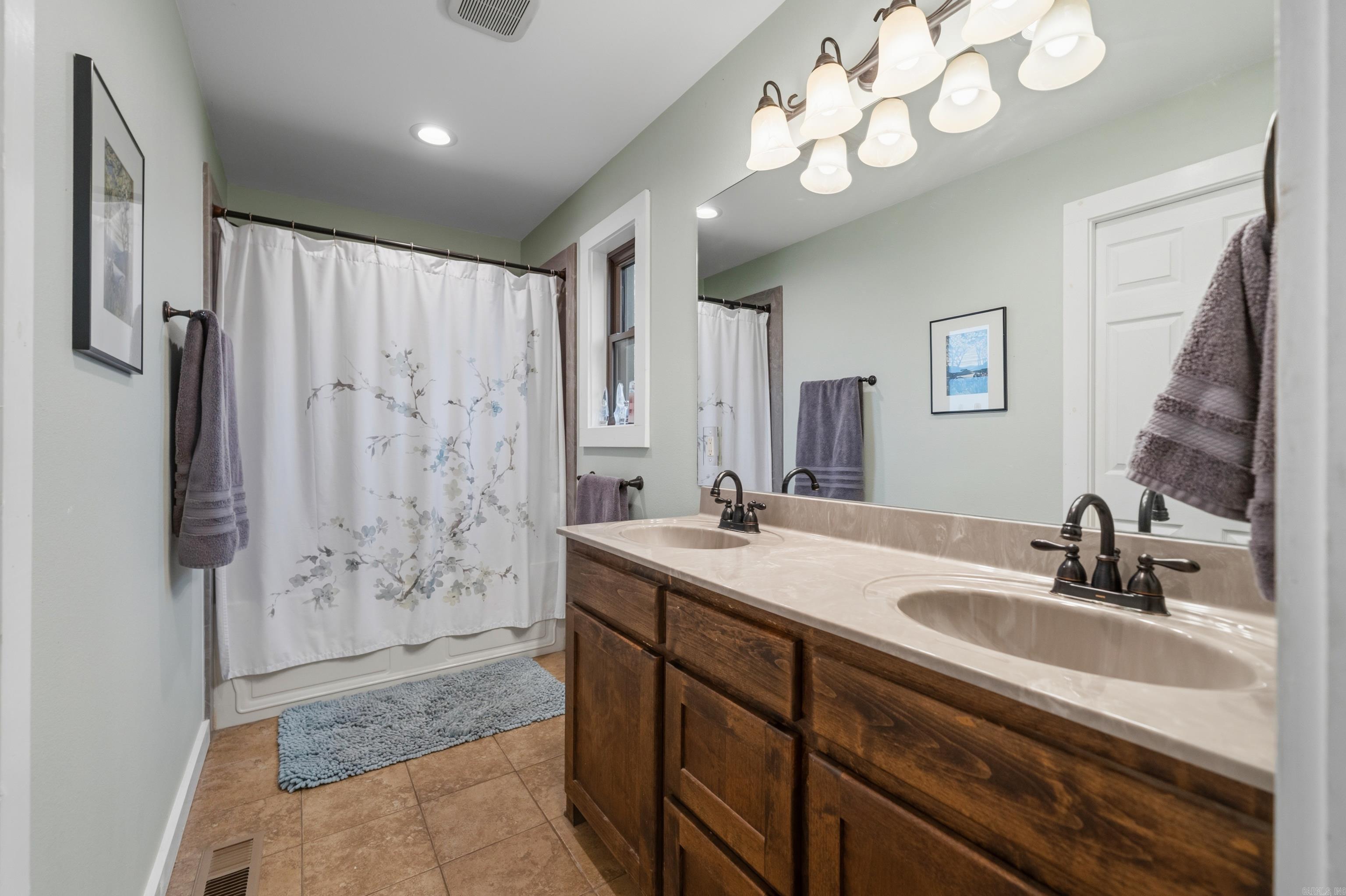 2076 Chestnut  Bismarck, AR