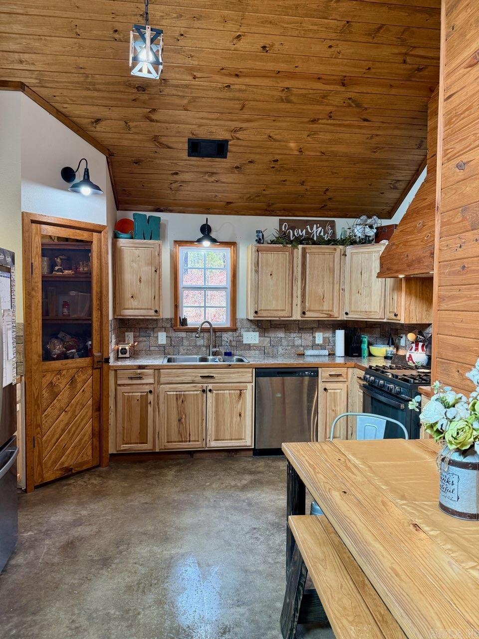 6 Miners  Mount Ida, AR