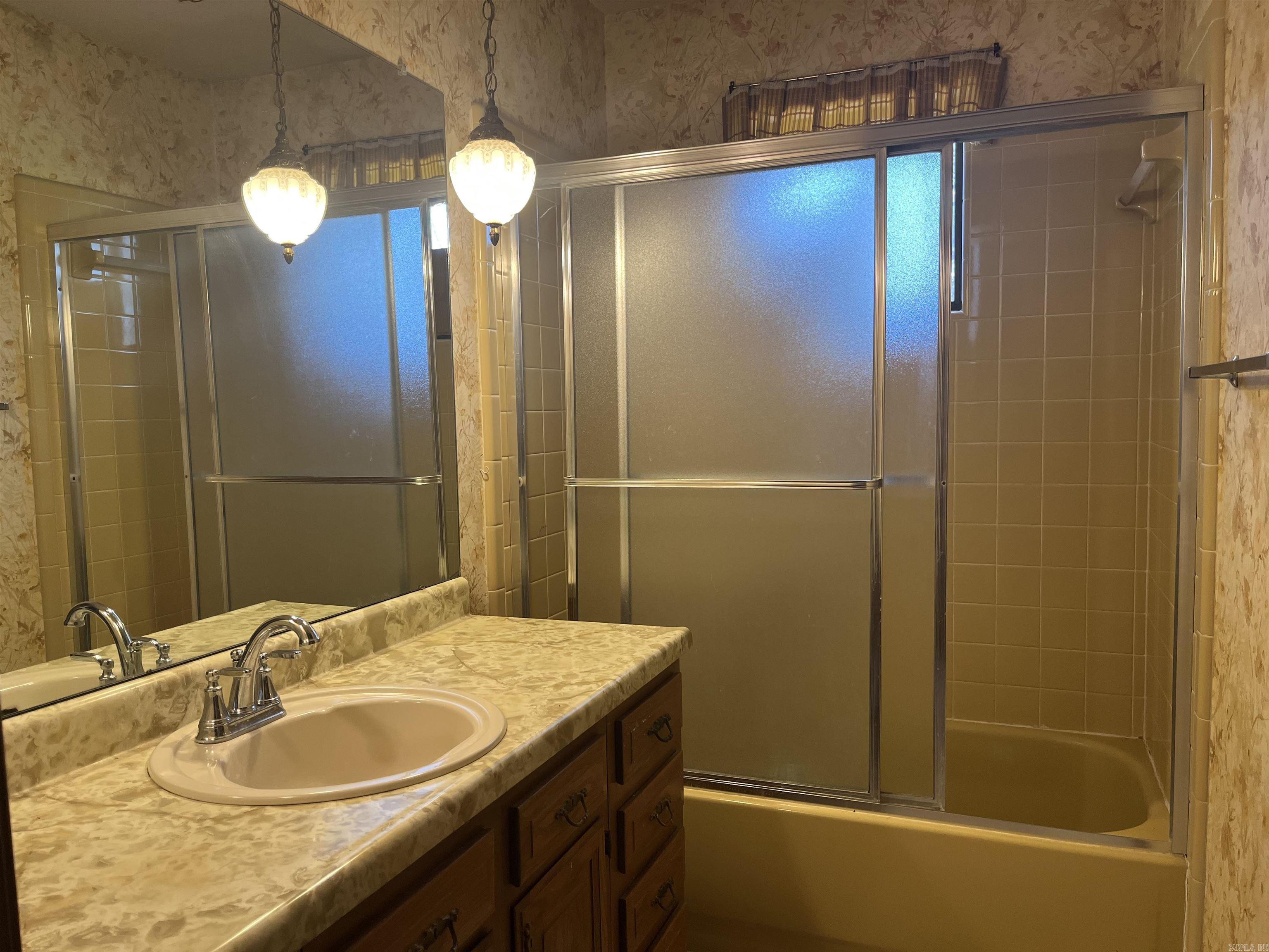 2607 W E  Russellville, AR