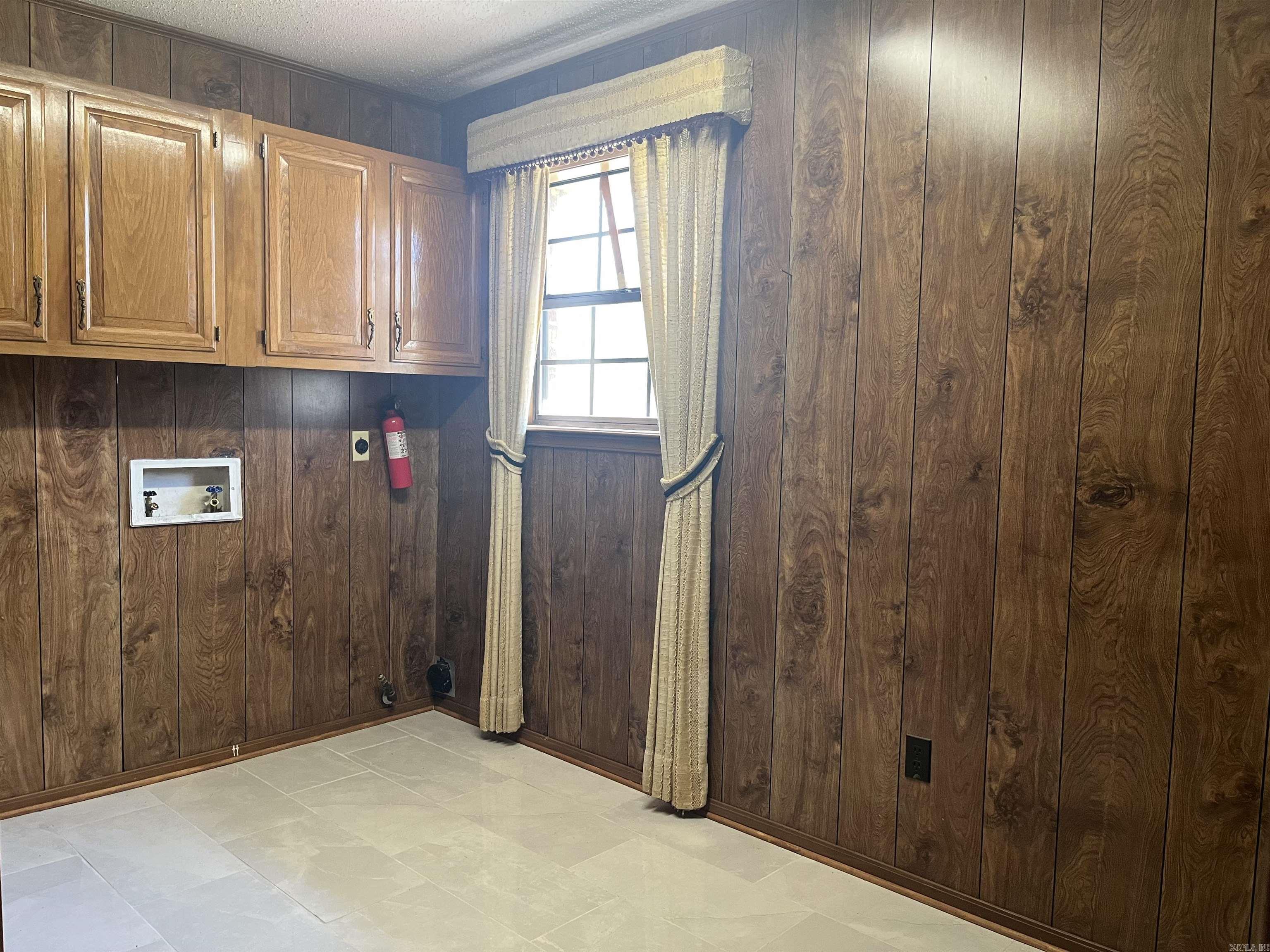 2607 W E  Russellville, AR